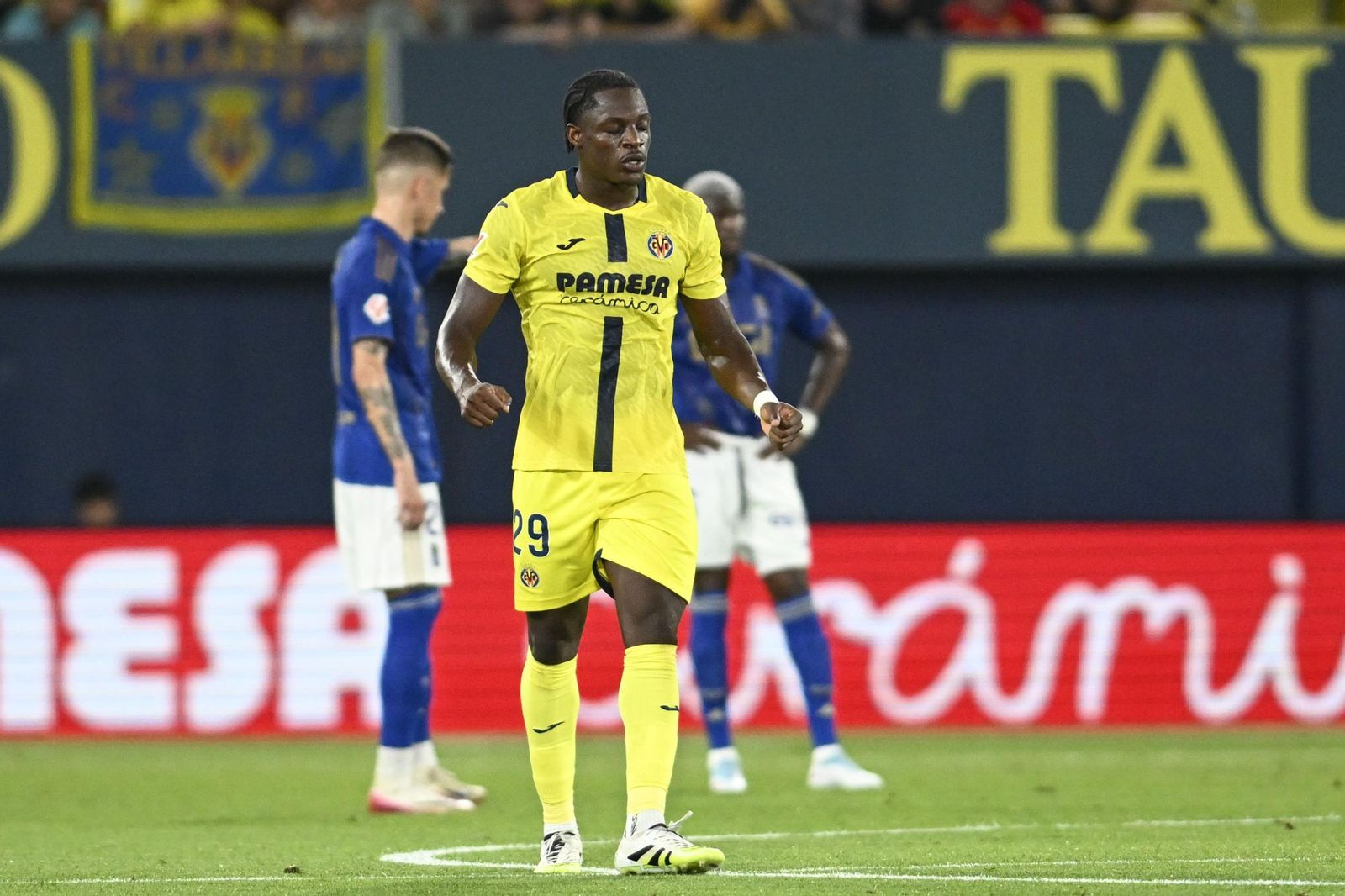 Etta Eyong en el partido Villarreal-Oviedo.