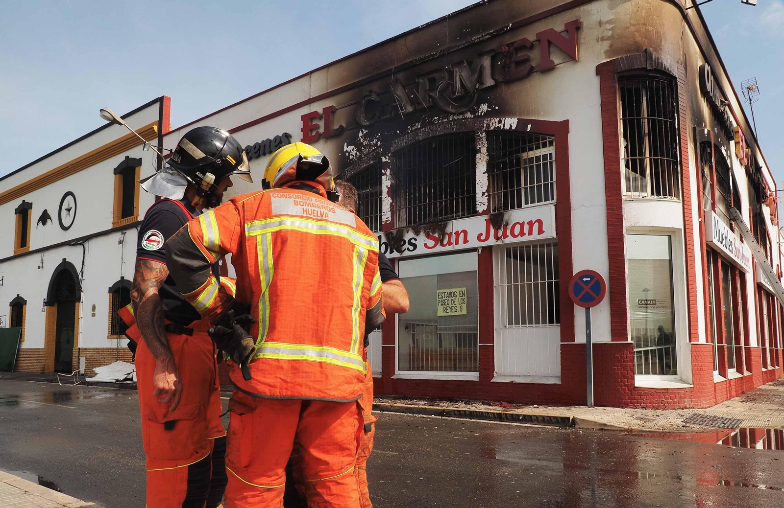 Así han quedado las naves industriales del polígono pesquero de Isla Cristina tras el incendio Así han quedado las naves industriales del polígono pesquero de Isla Cristina tras el incendio