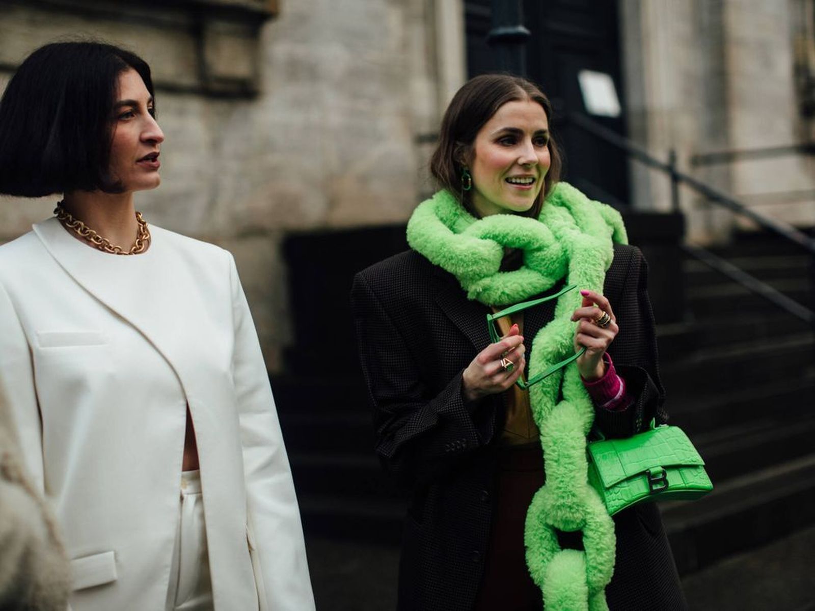 La bufanda XXL que se ha puesto de última moda en los primeros días de primavera.