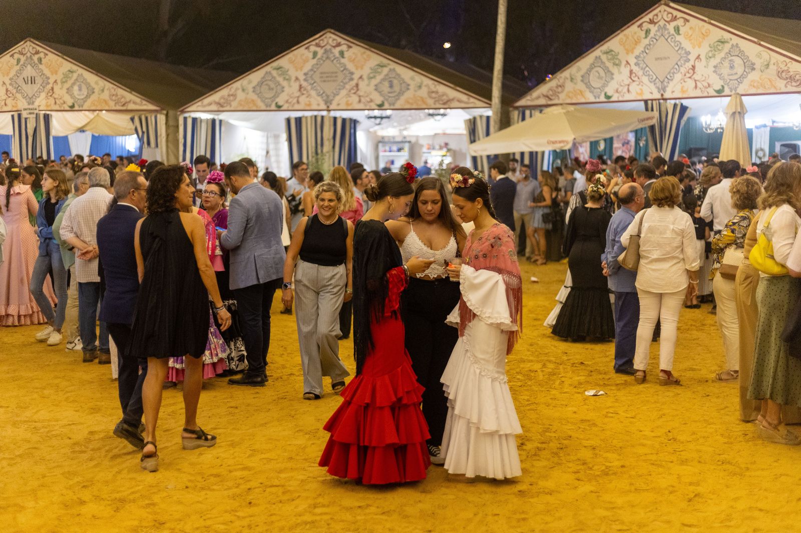 Feria del Caballo 2023: Imágenes del ambiente en la noche del sábado