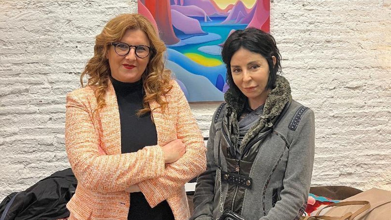 Olga Tey y la ganadora del II Premio Nacional Omorfia, Helena Revuelta.