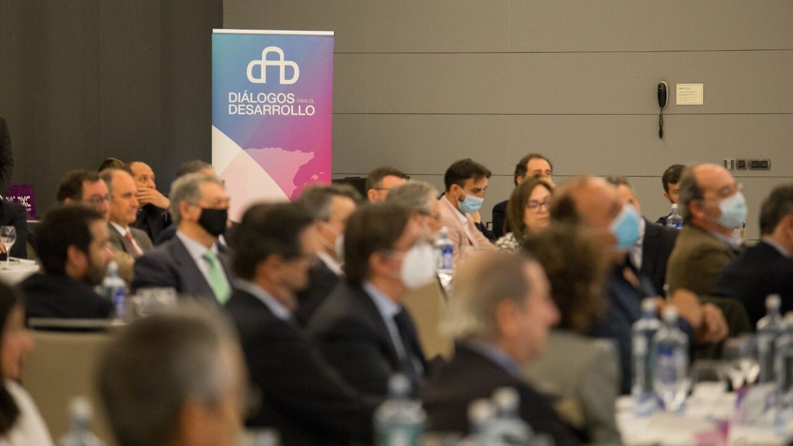 Asistentes a Diálogos para el desarrollo.