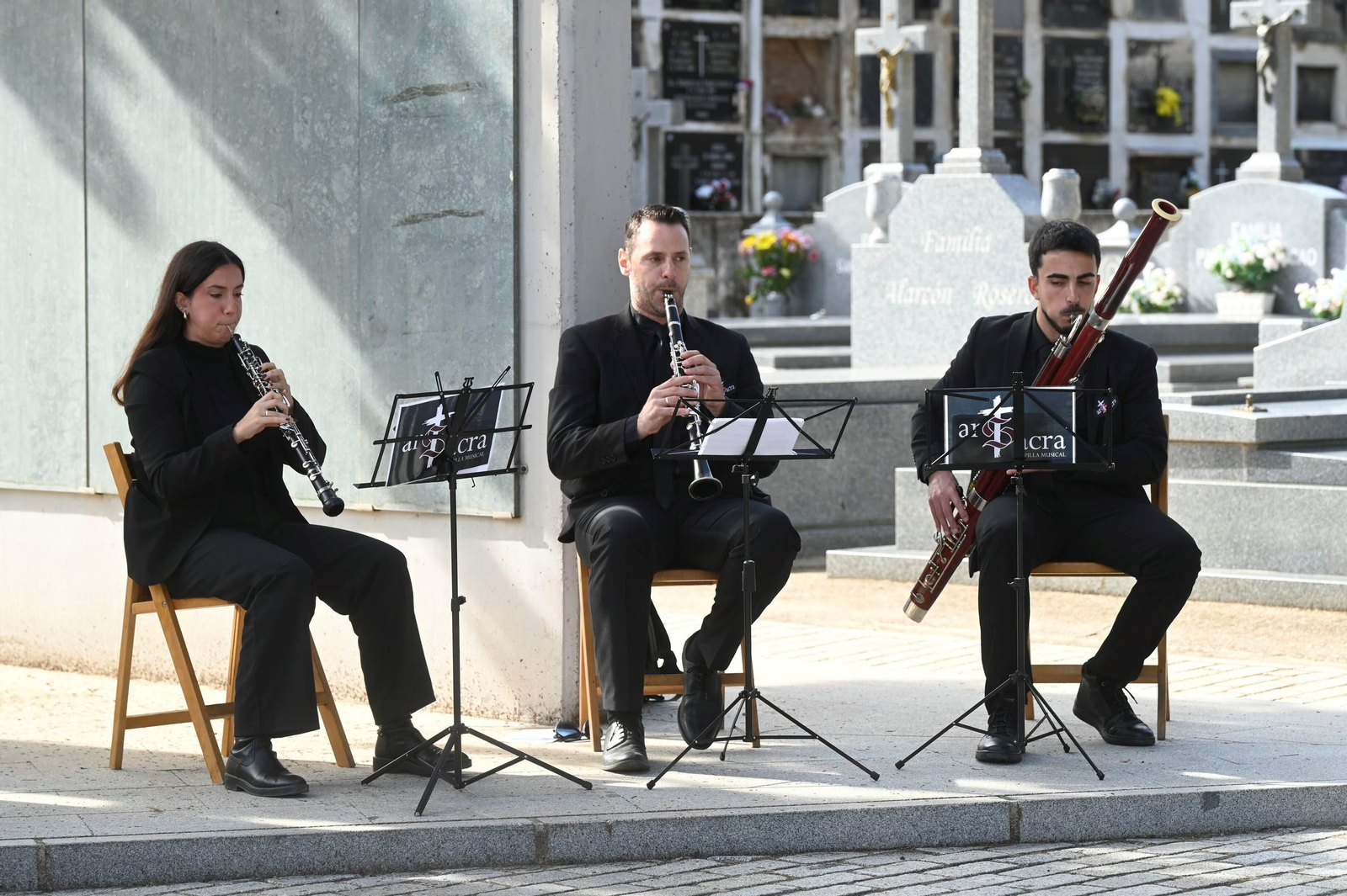 Las imágenes del Día de los Santos en los cementerios de Córdoba