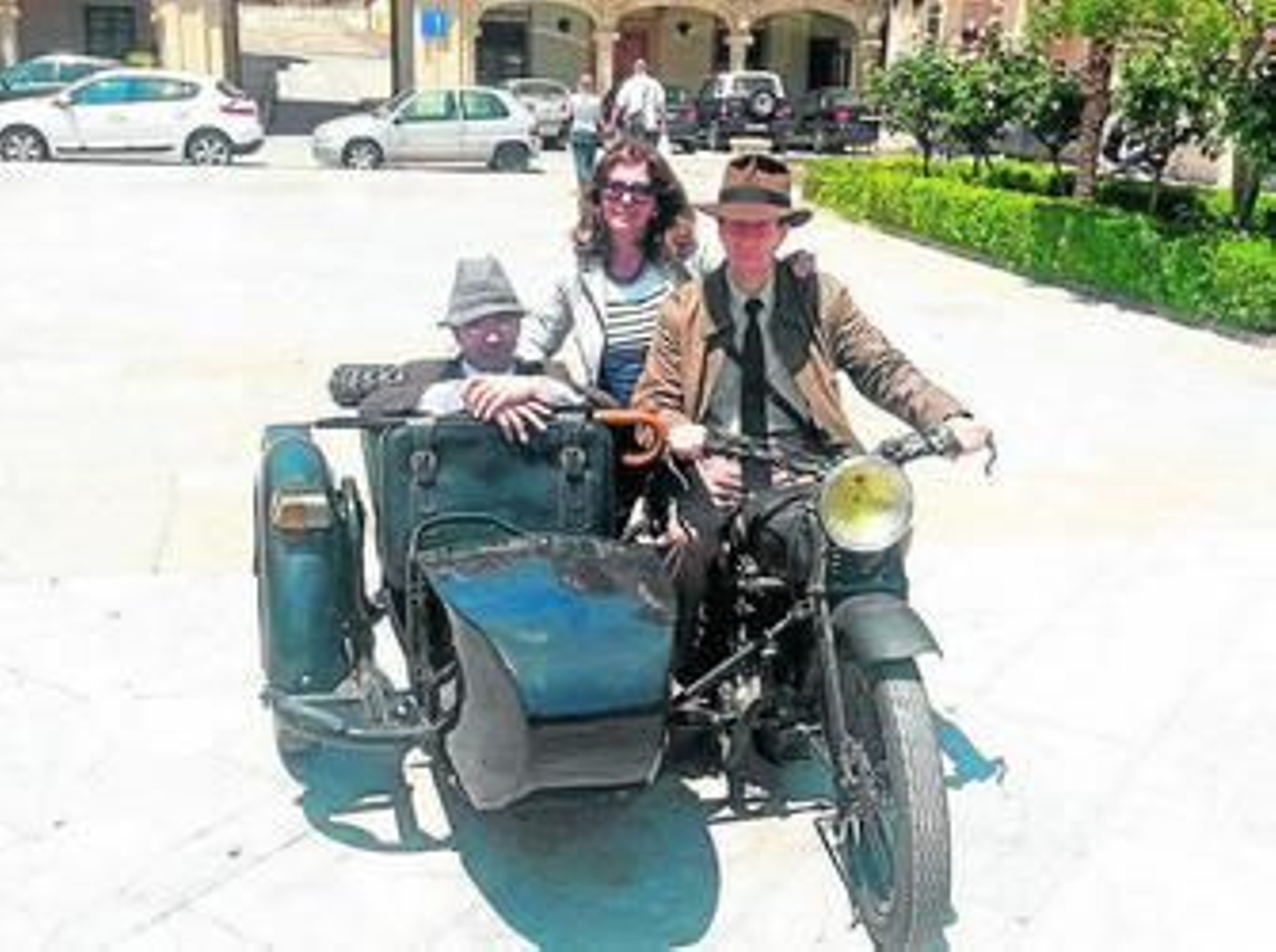 El mítico sidecar en el que Indiana Jones se subiera con su padre vuelve ahora a circular por Guadix.