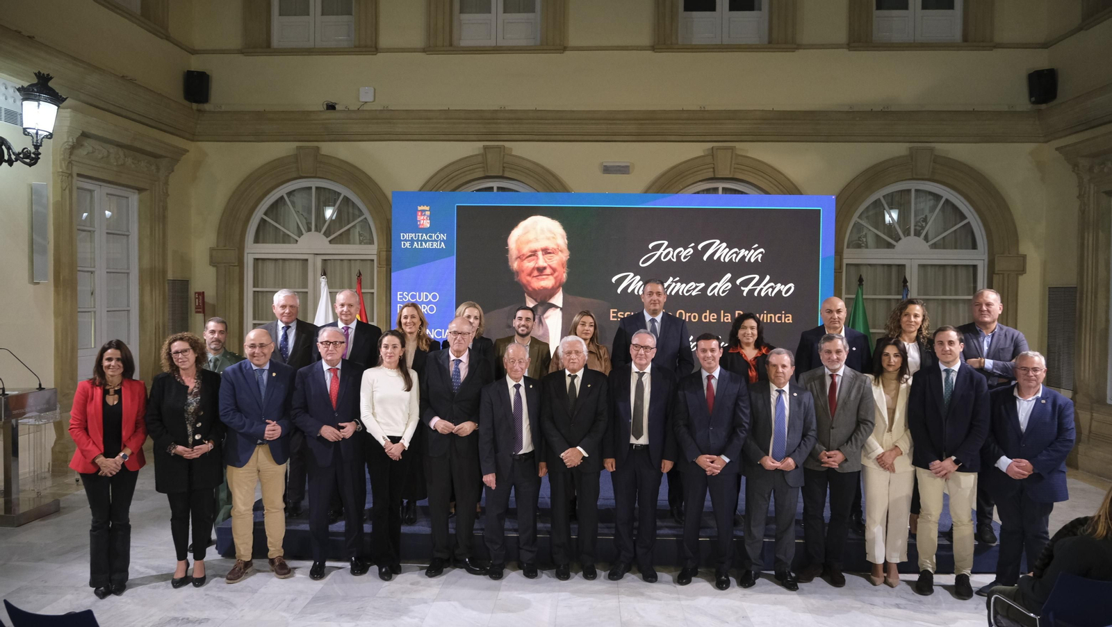 Imágenes de la entrega del Escudo de Oro de la Provincia de Almería a José María Martínez de Haro