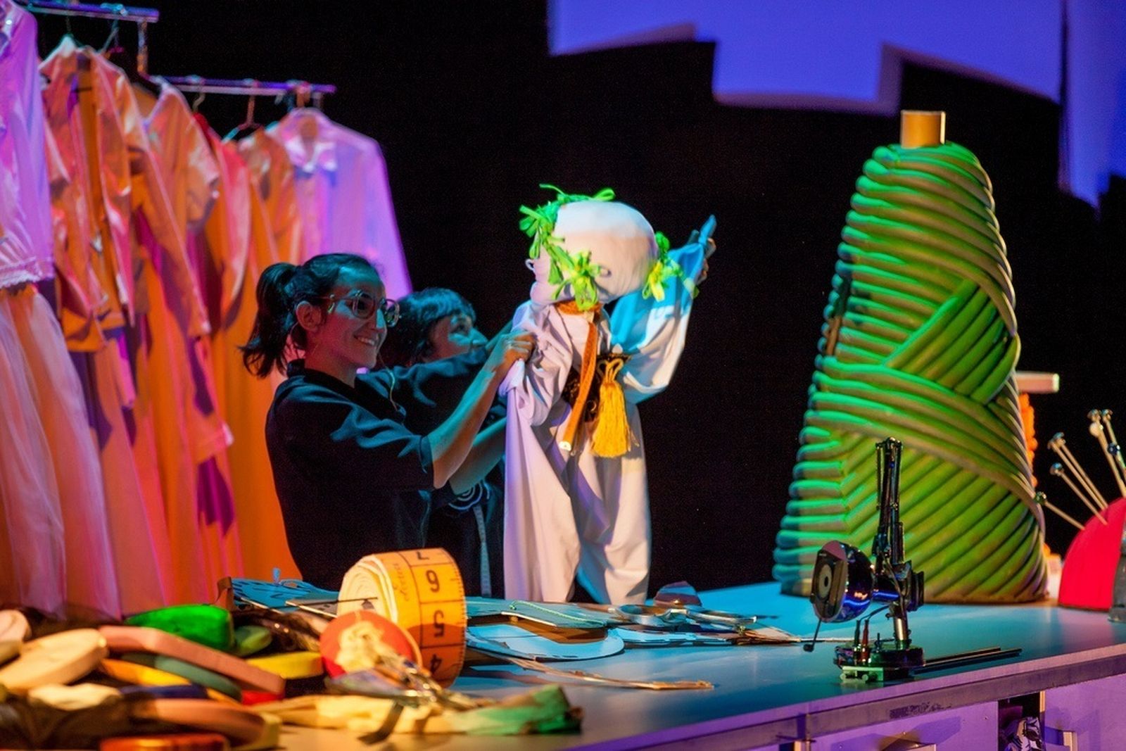 La premiada compañía Etcétera representará en el Falla la obra 'El sastrecillo valiente'.