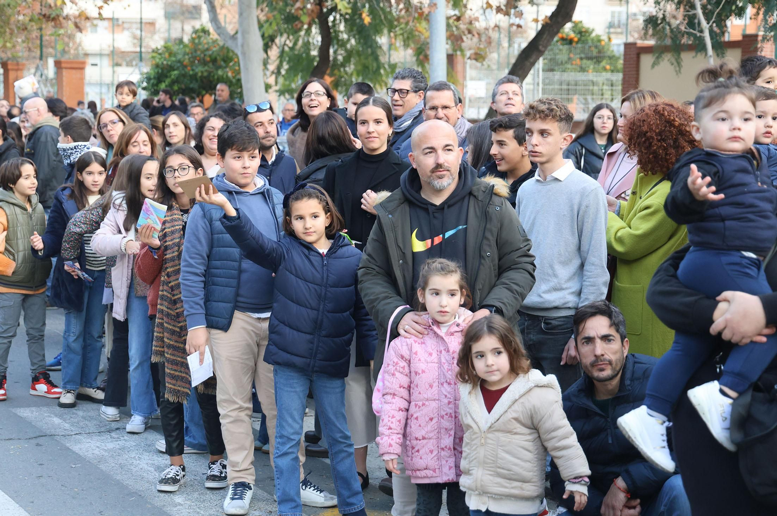 Imágenes del Heraldo Real anunciando la llegada de los Reyes Magos a Huelva