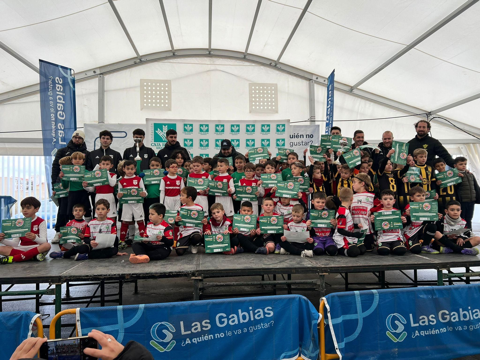 Foto de familia con algunos de los clubes participantes