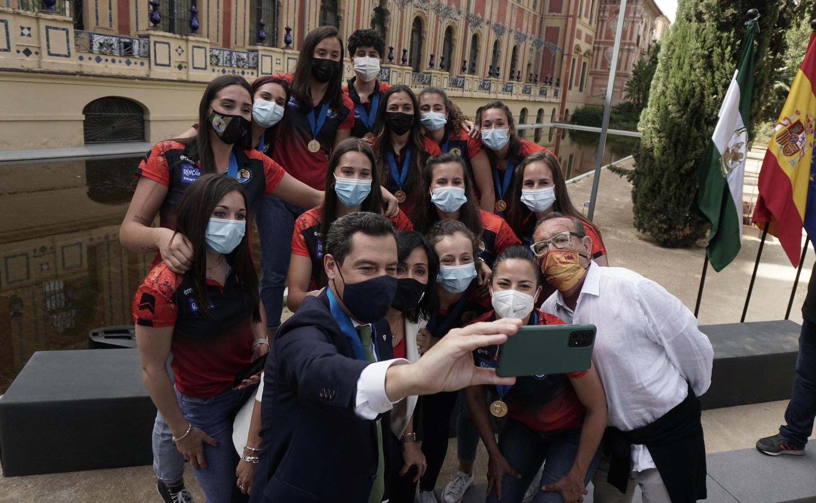 La visita del Rincón Fertilidad Málaga a Juanma Moreno, en fotos