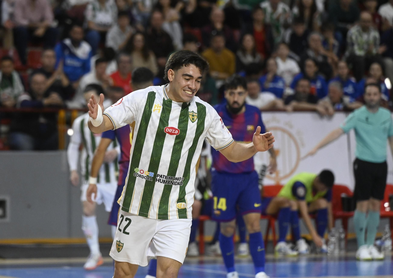 Las mejores fotos del ambiente en Vista Alegre para el Córdoba Futsal - Barça