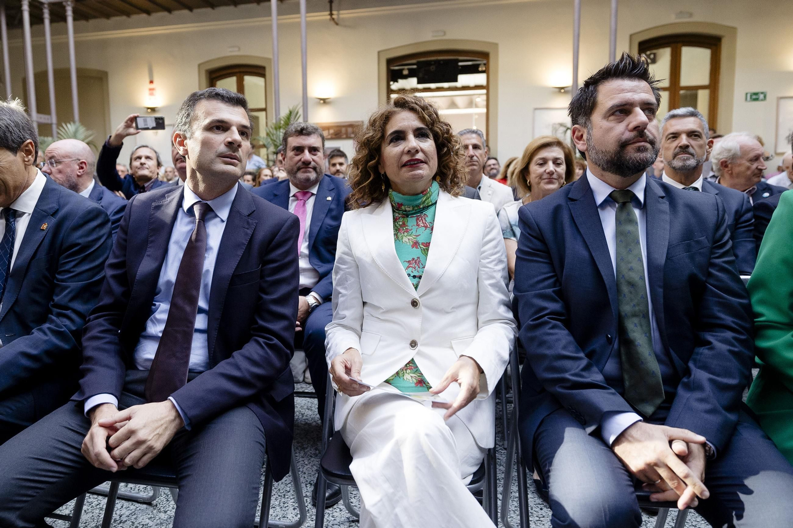 Bruno García, María Jesús Montero y Fran González, durante el acto organizado con motivo del 95 aniversario de la Zona Franca de Cádiz
