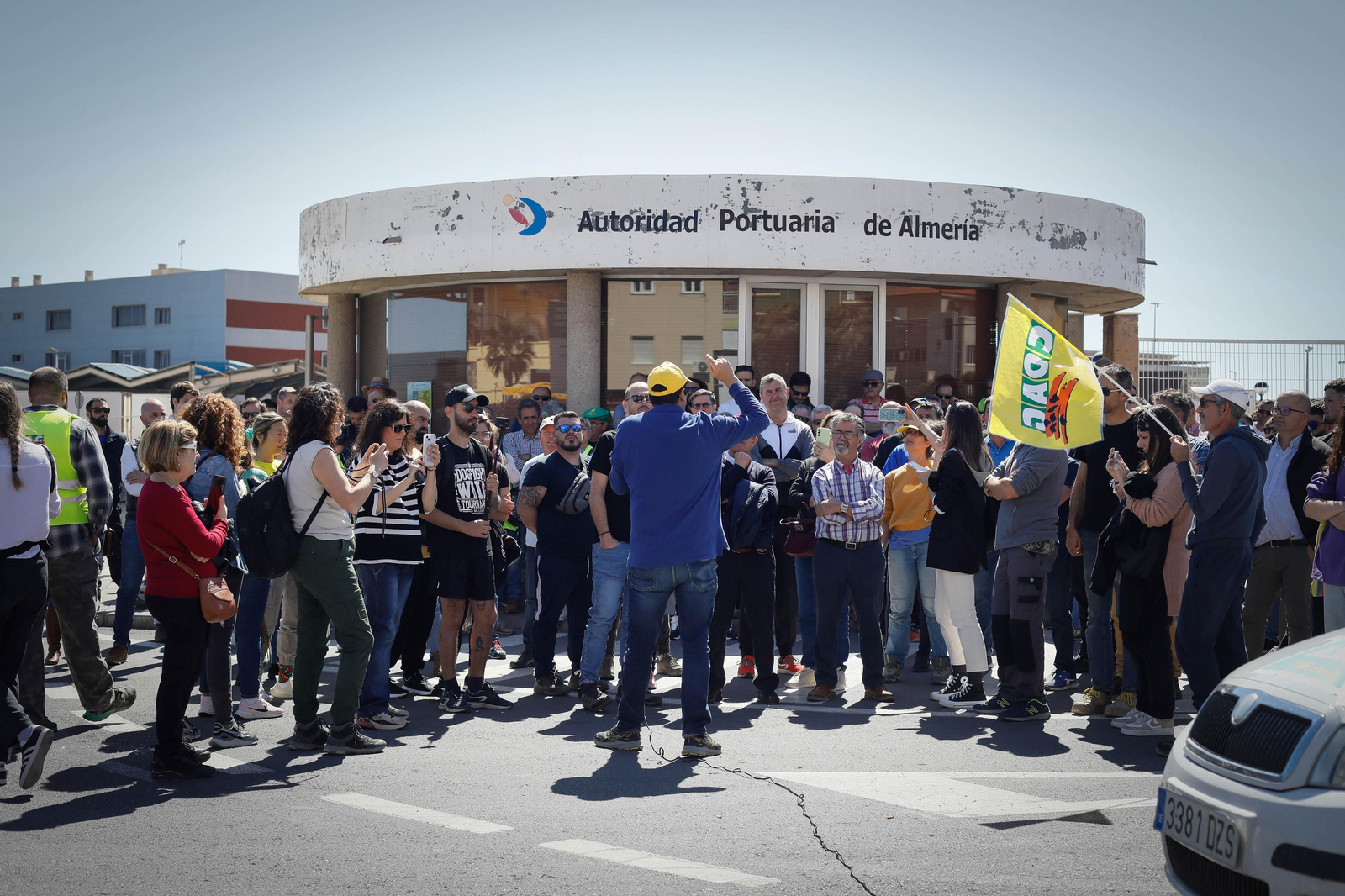 Los agricultores colapsan el puerto de Almería