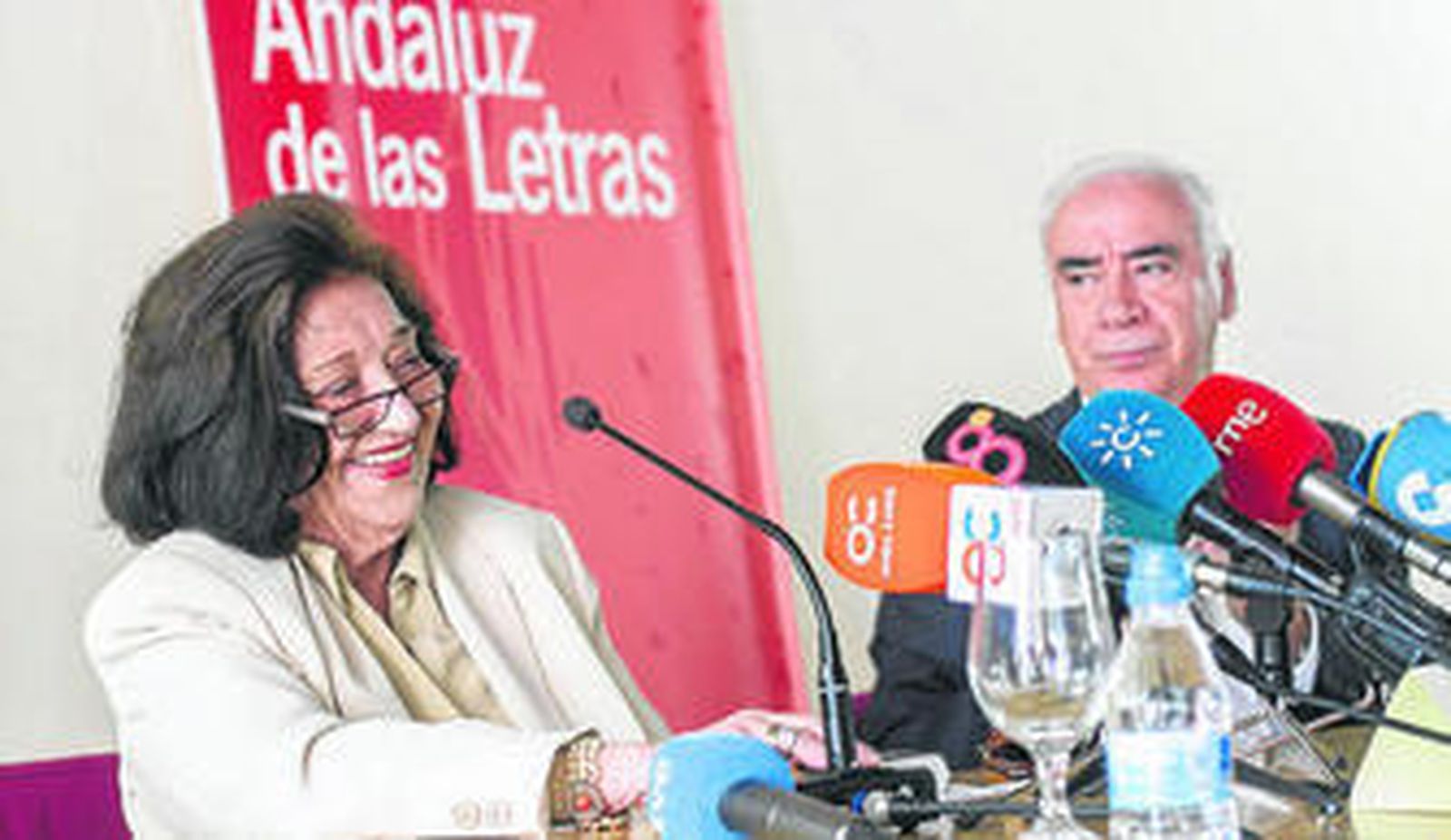 Pilar Paz Pasamar y Luciano Alonso durante el acto.