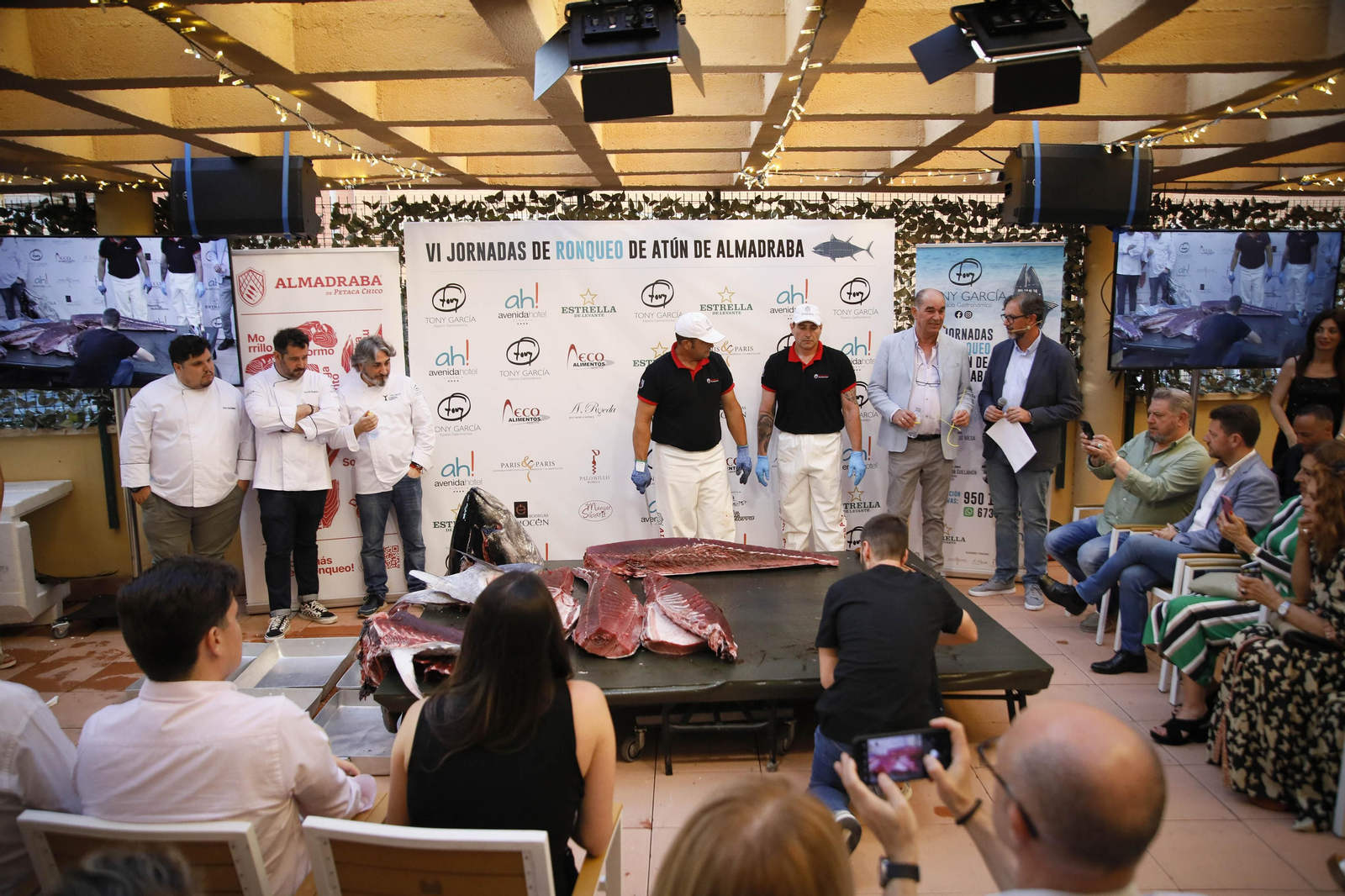 El ronqueo del atún en el Espacio Gatronómico Tony García, en imágenes