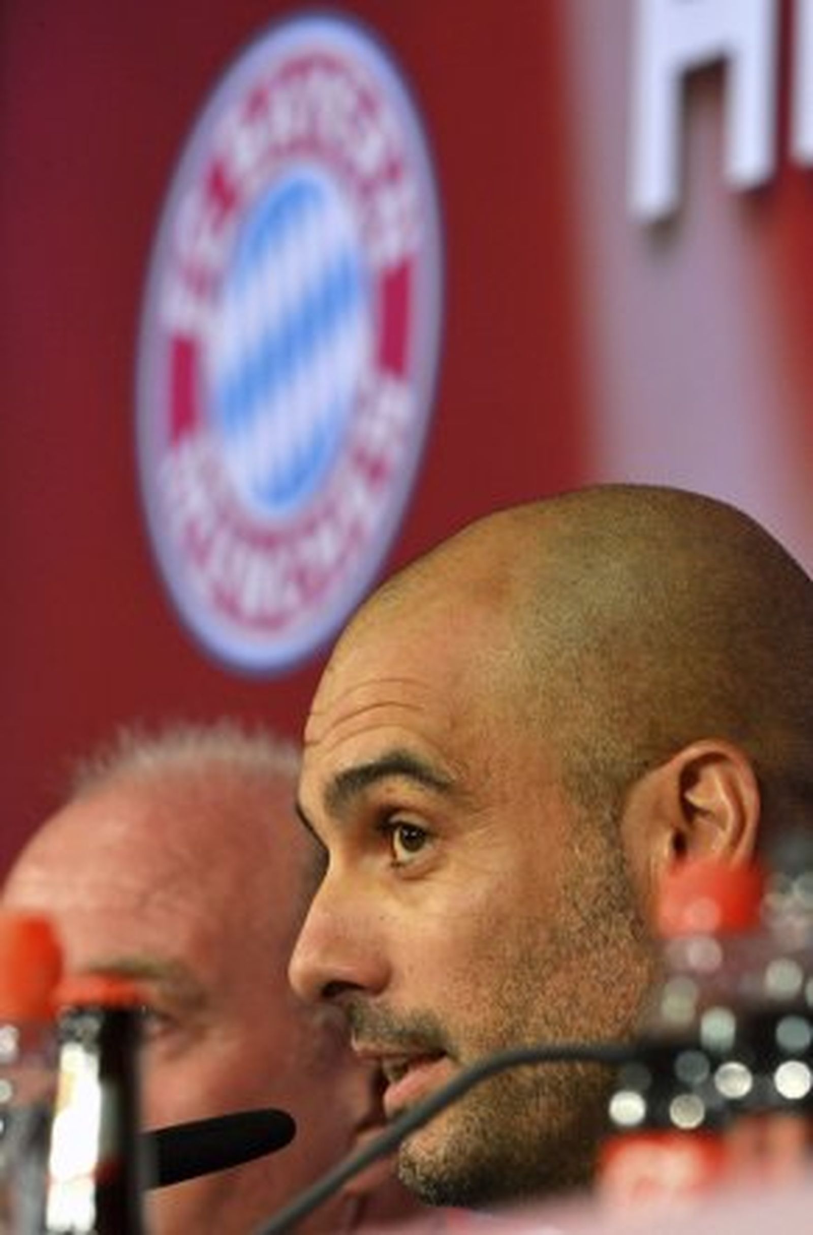 Guardiola asegura que no tratará de copiar al equipo que tuvo en Barcelona