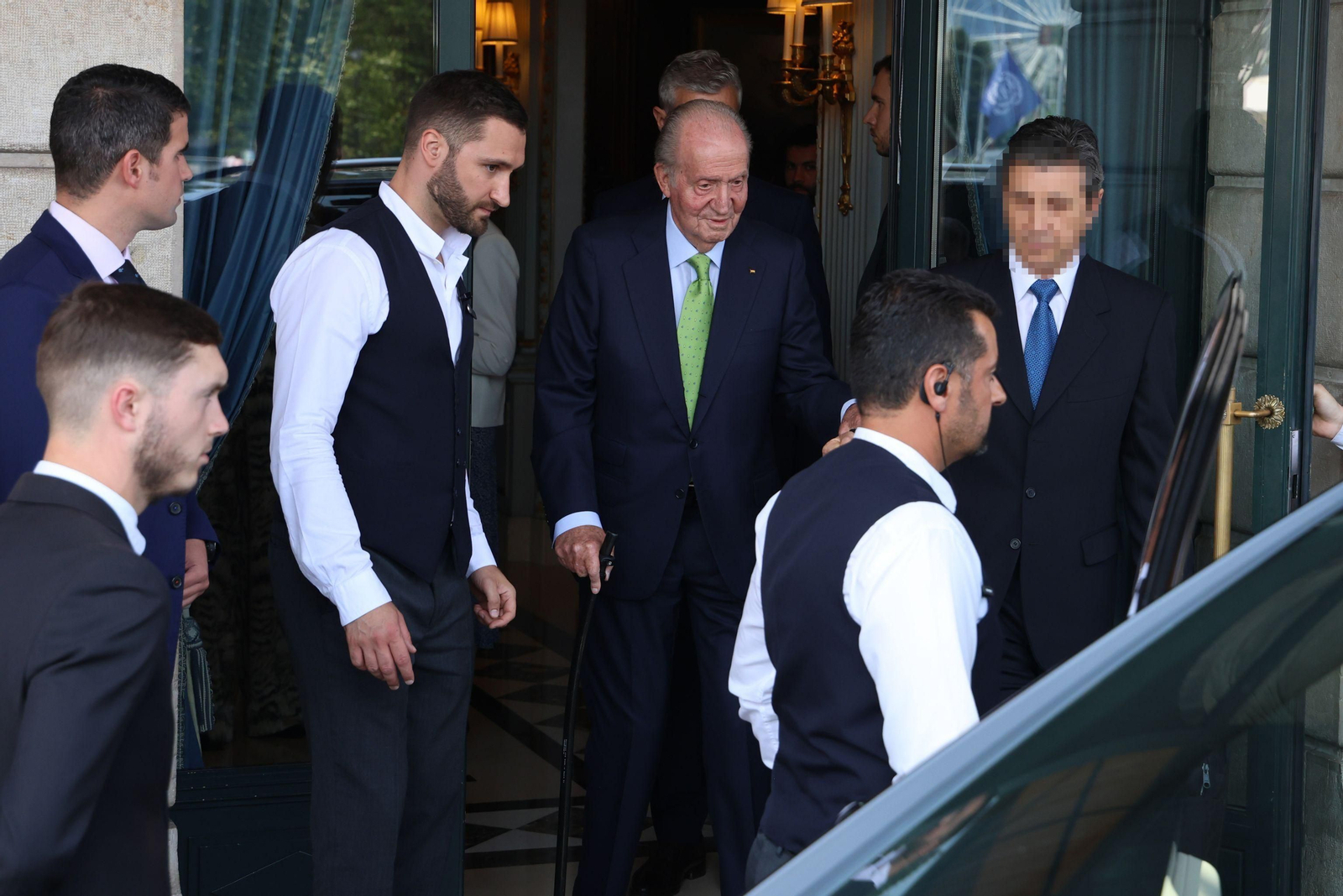 Don Juan Carlos ha perdido peso y ha mejorado en su movilidad como se le ha visto en este viernes