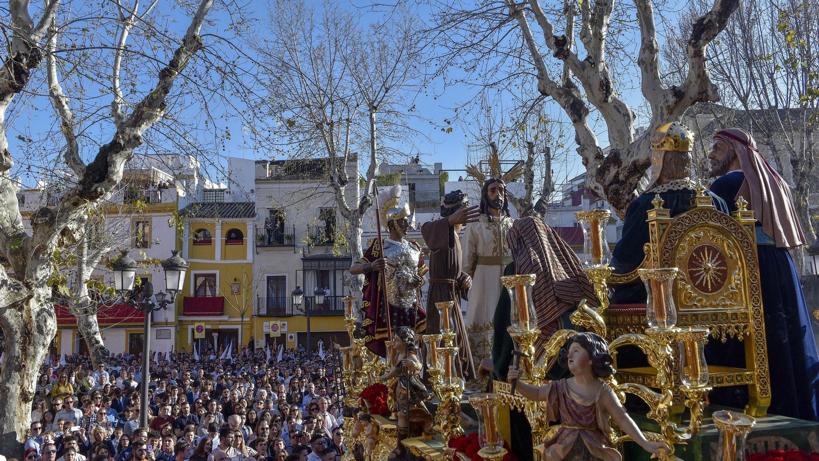 El paso de misterio de la Bofetá en la Plaza de San Lorenzo.