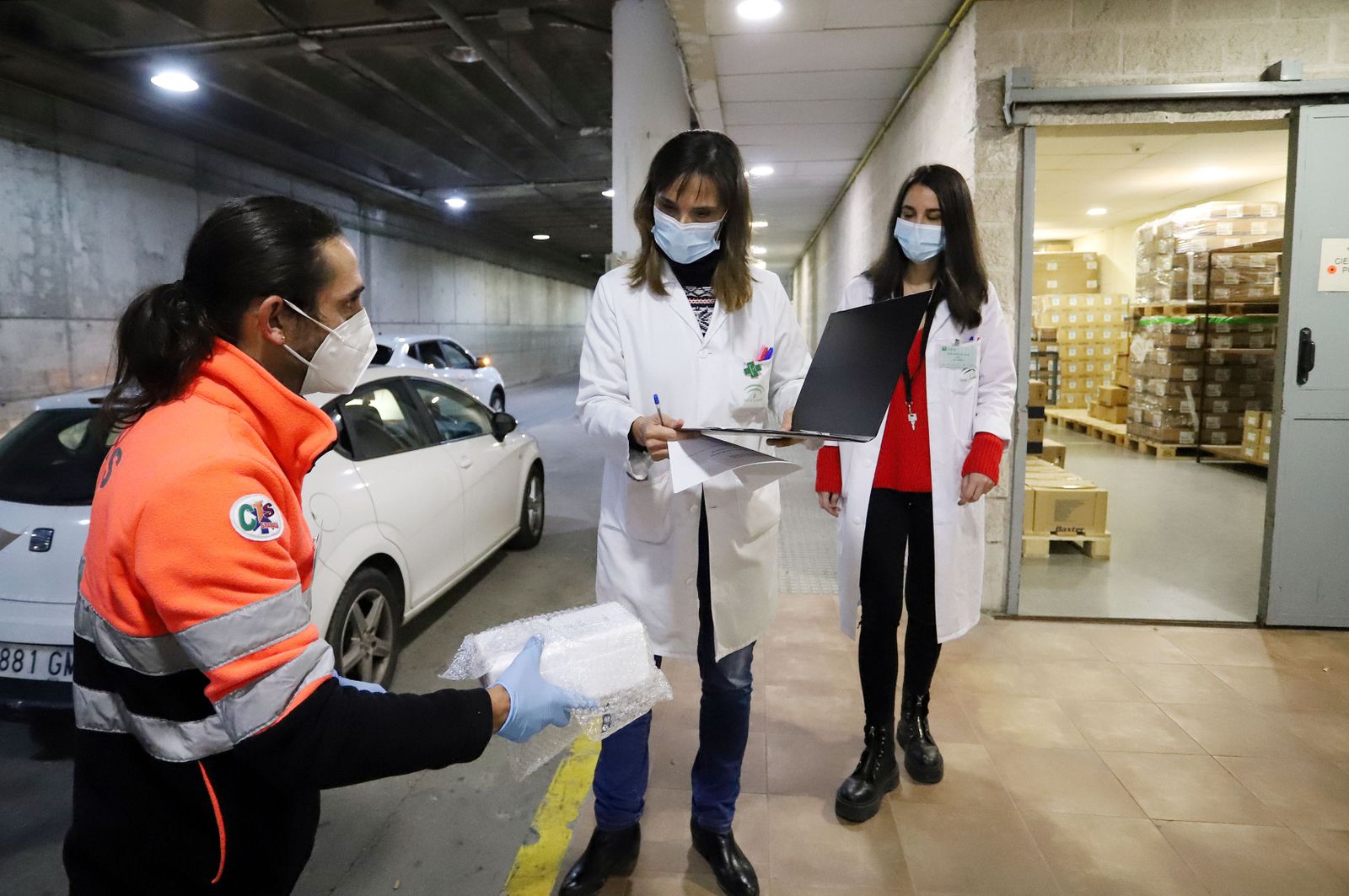 Llegada de las primeras dosis de las vacunas a la provincia de Huelva.