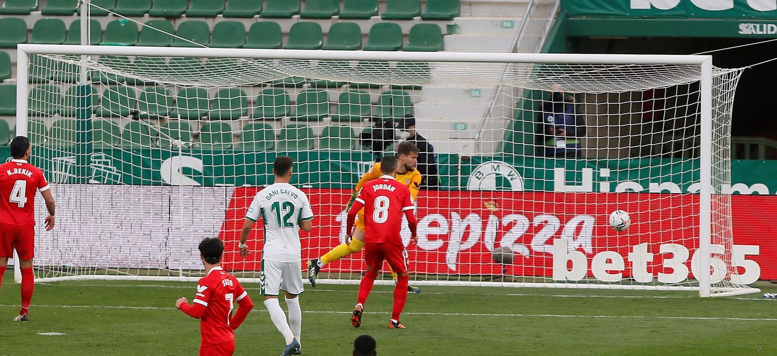 Las imágenes del Elche-Sevilla