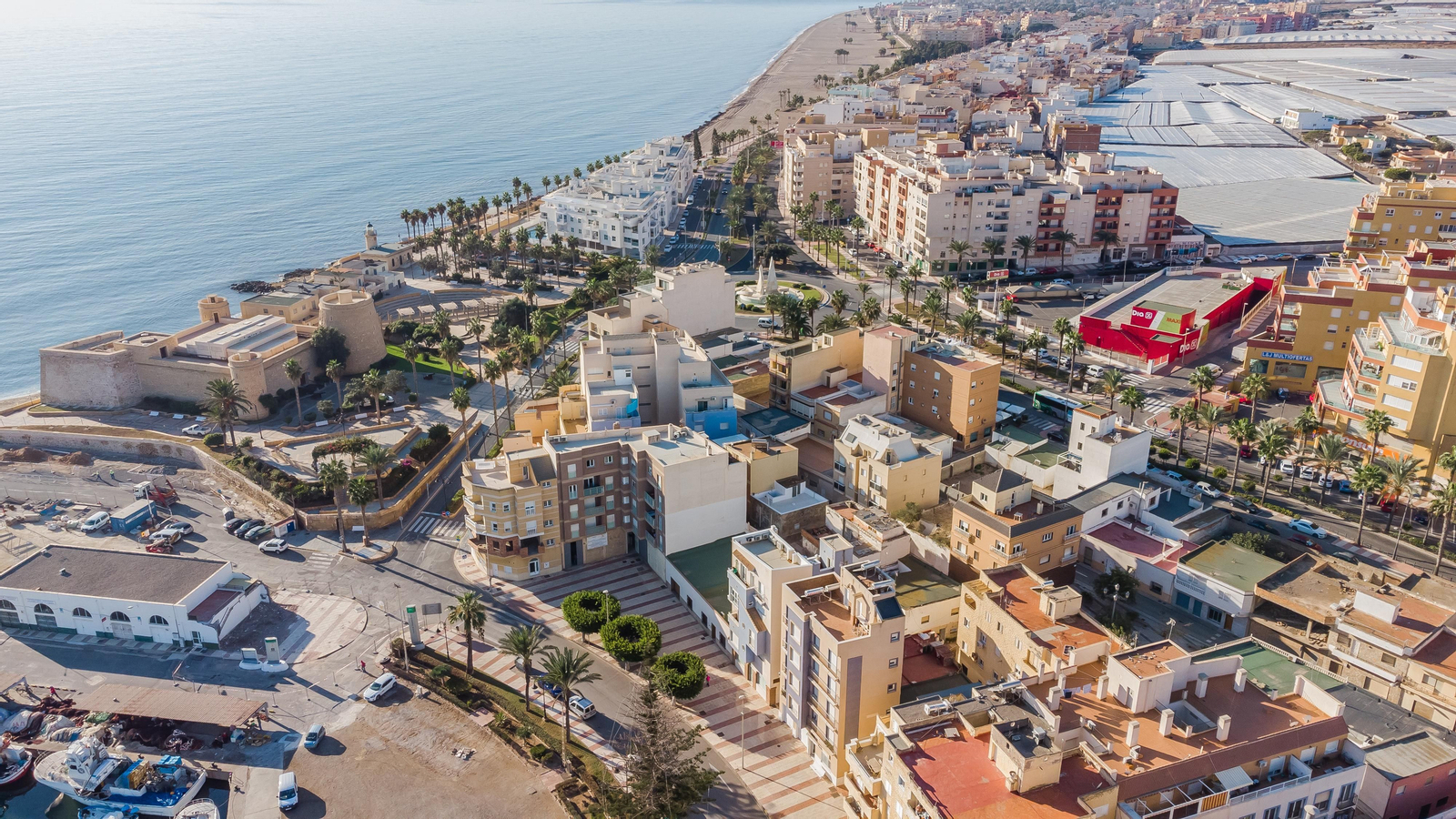 Roquetas invita a agentes económicos y sociales a participar en el diseño del Plan de Turismo Sostenible