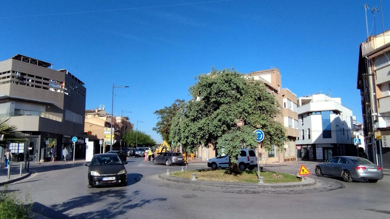 Imagen de la calle Poniente en Armilla Imagen de la calle Poniente en Armilla