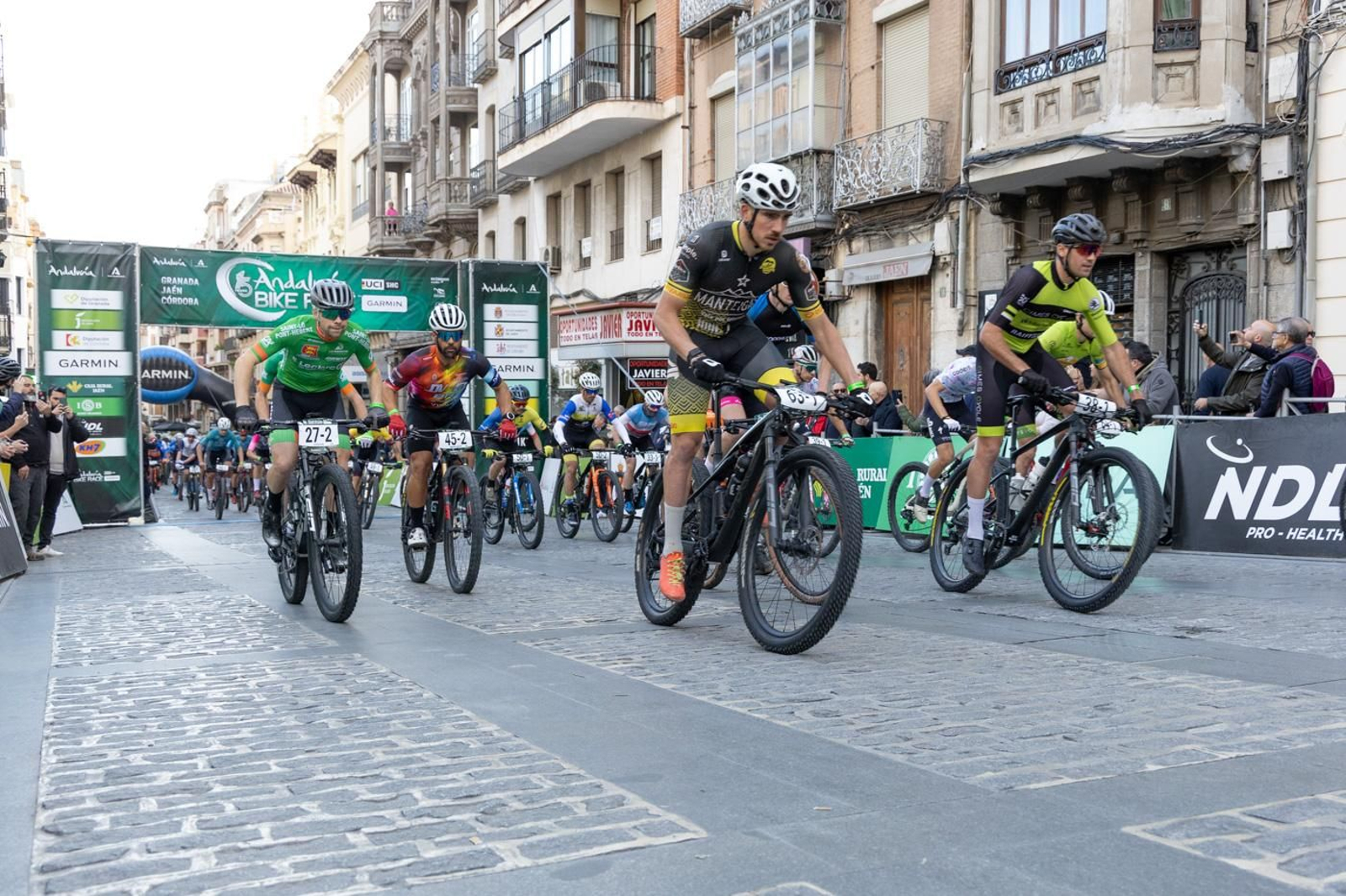 En imágenes: la Andalucía Bike Race dice adiós a Jaén con una etapa marcada por Jabalcuz