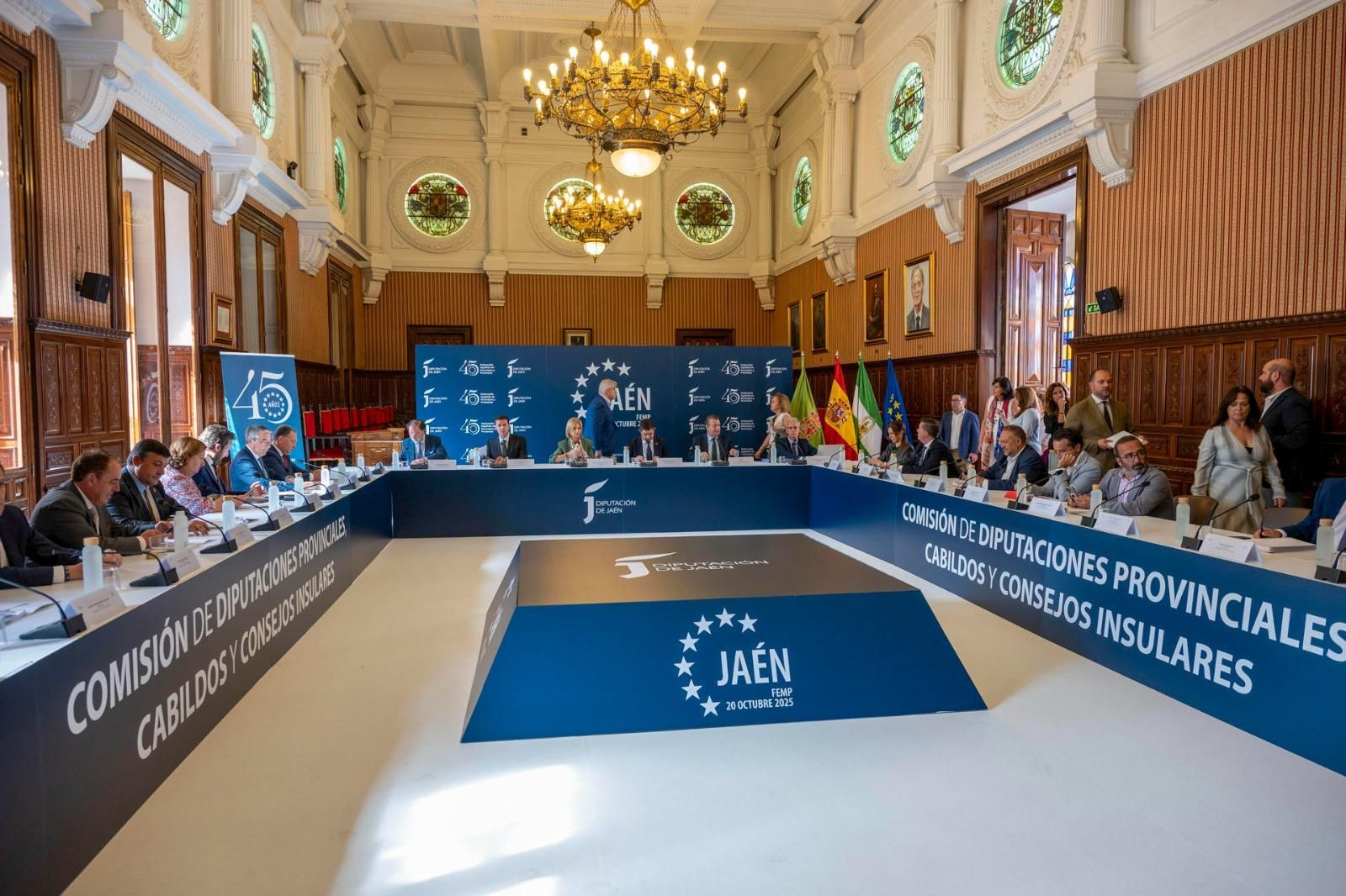Un momento de la reunión de la Comisión de Diputaciones, Cabildos y Consells Insulares de la Federación Española de Municipios y Provincias (FEMP) este lunes en Jaén.