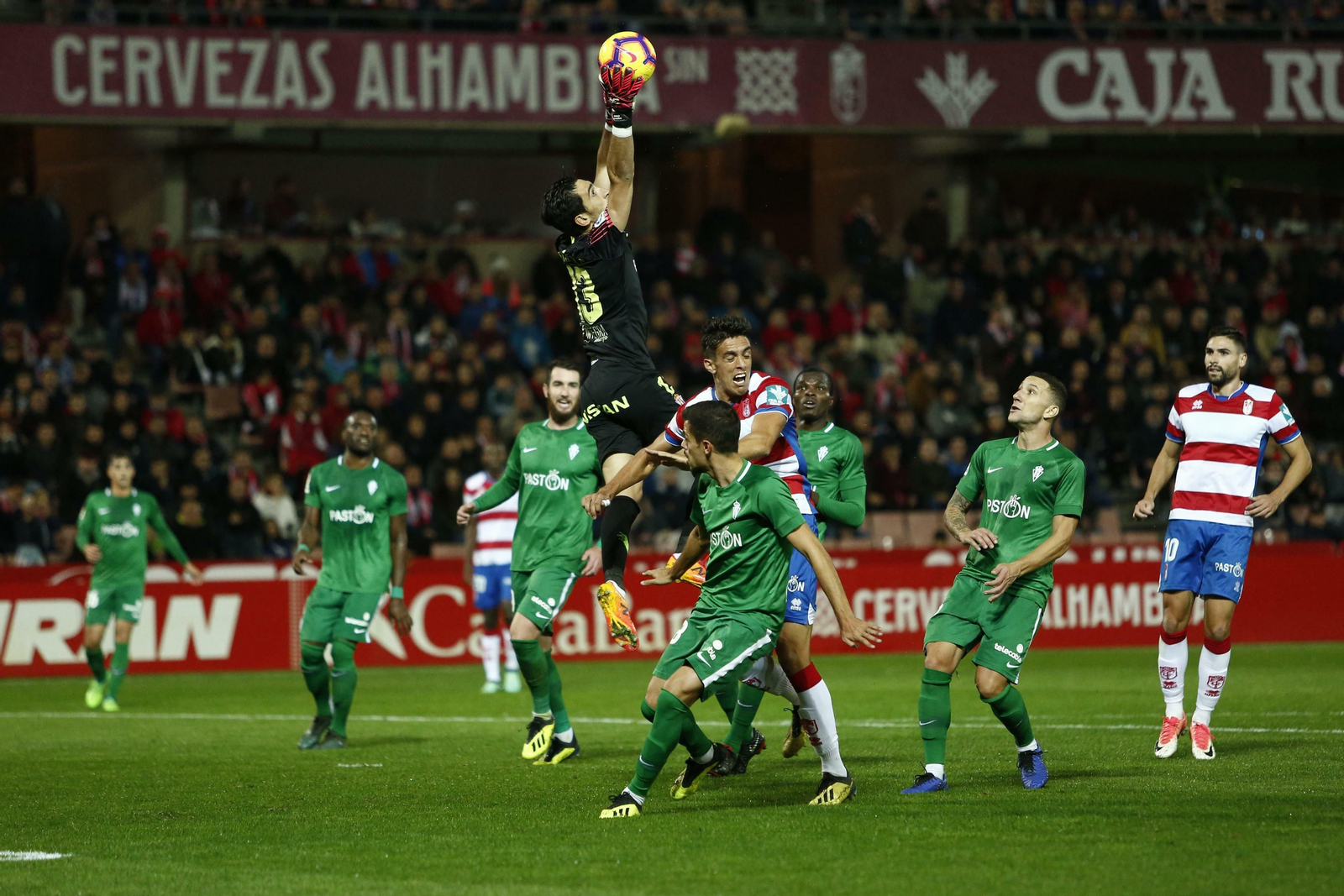 Mariño es indiscutible en el once asturiano.