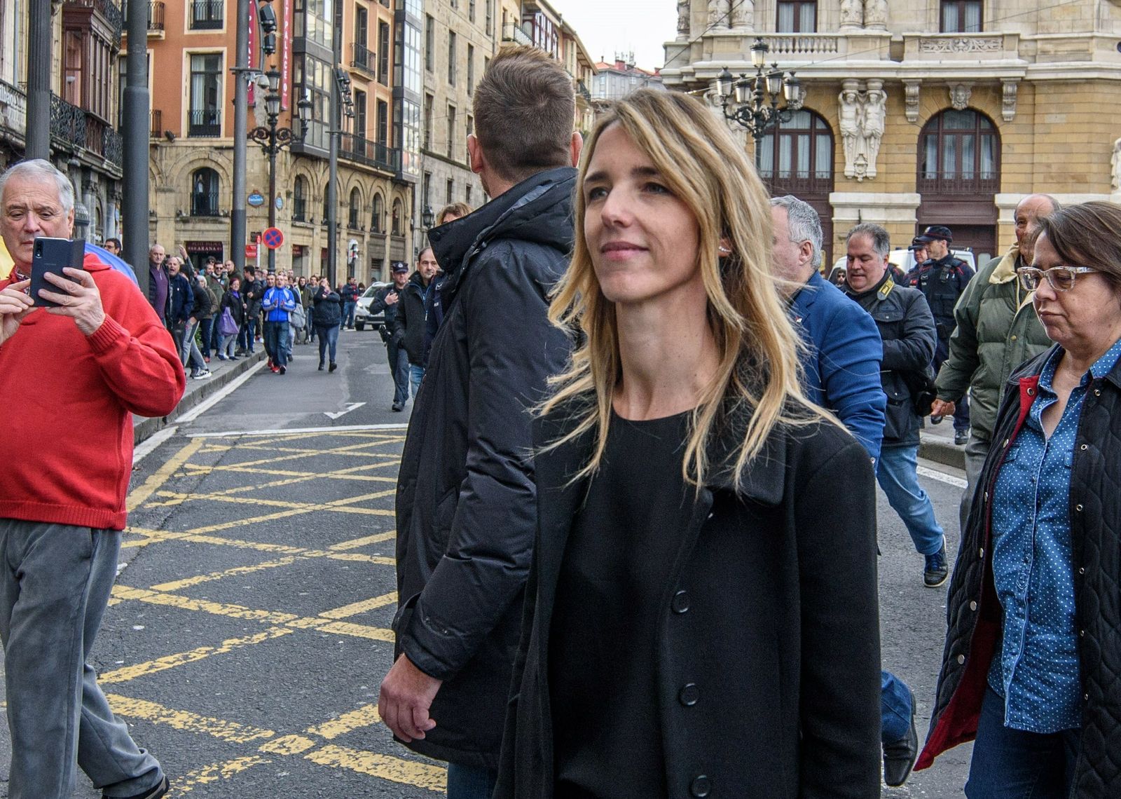 La portavoz del PP en el Congreso, Cayetana Álvarez de Toledo, tras participar el viernes en una manifestación organizada por la plataforma Libres e Iguales con motivo del Día de la Constitución en Bilbao.