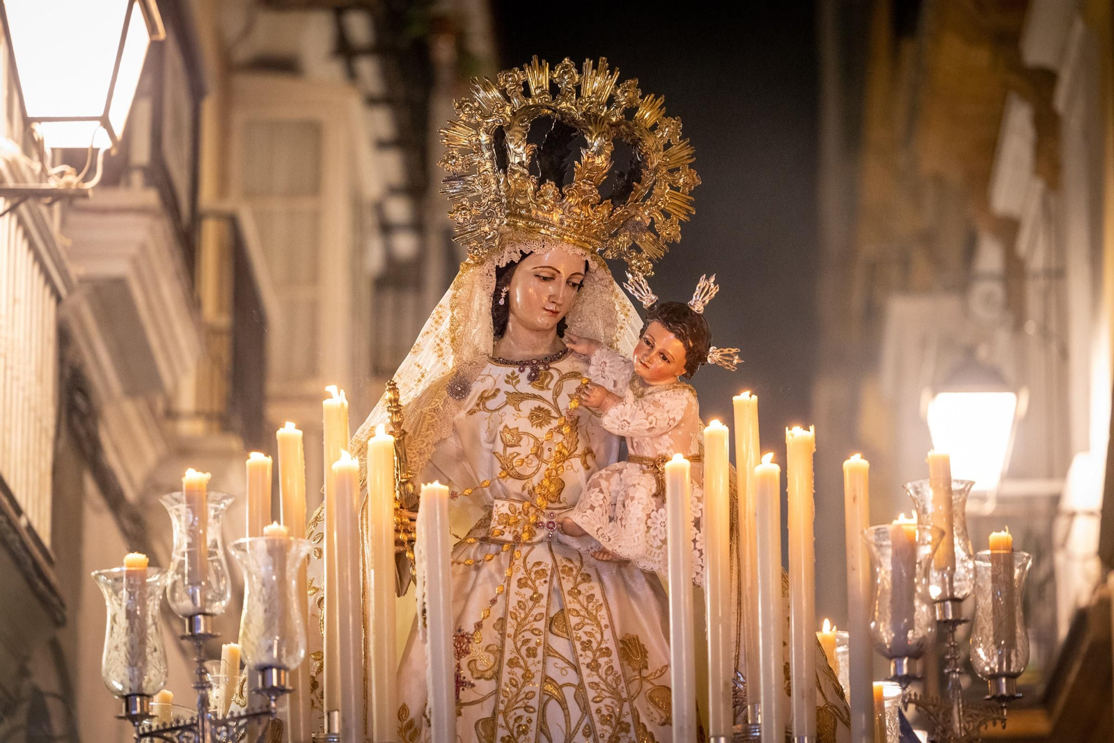 Imágenes de la primera salida de la Virgen del Rosario