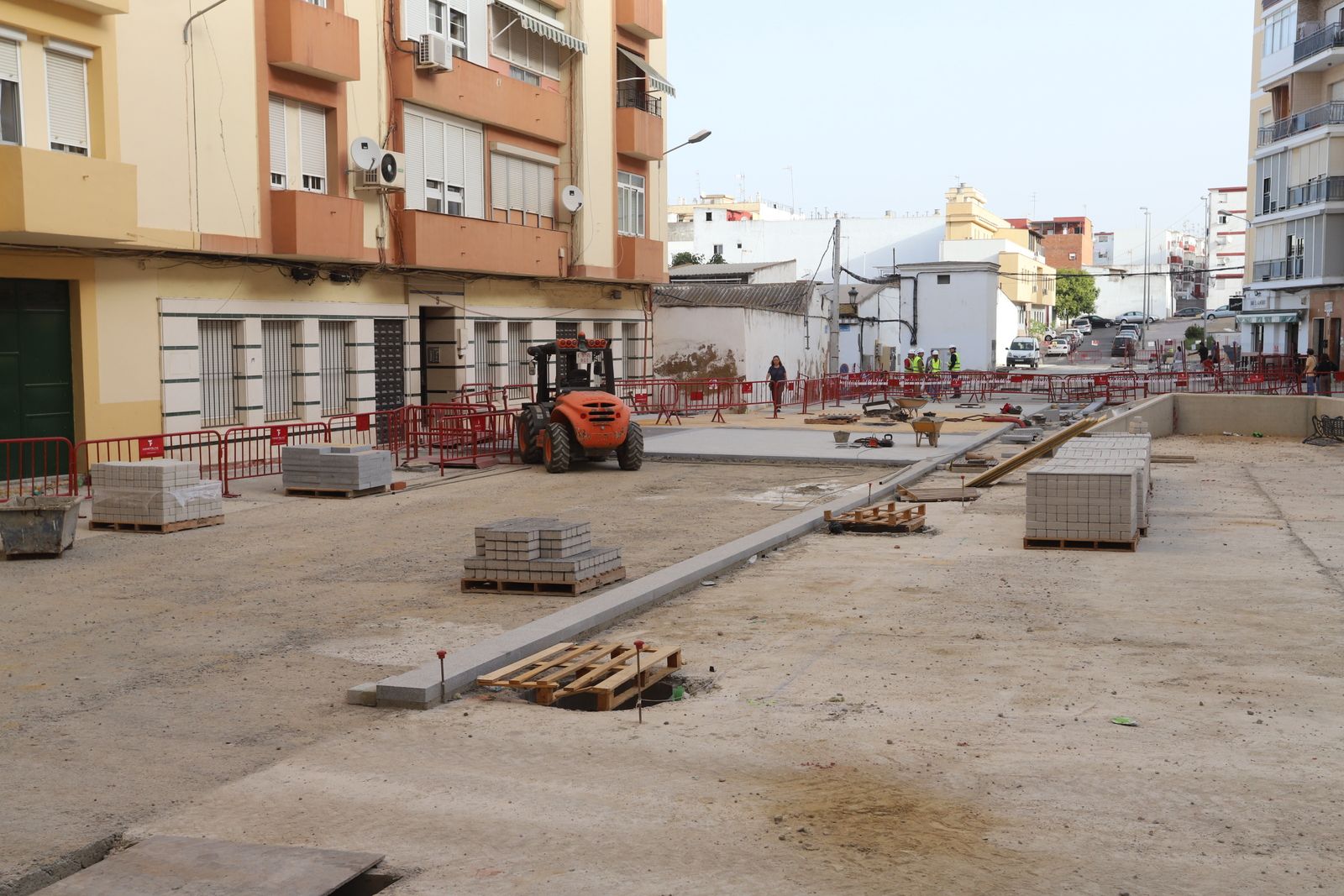 Las obras de peatonalización de la Plaza de Los Dolores, en imágenes
