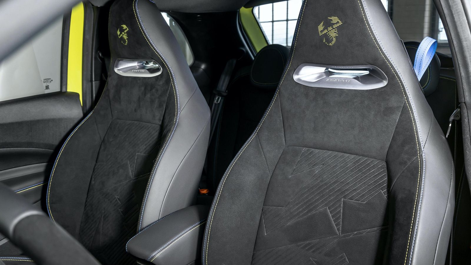 El Alcantara es un material muy utilizado en el habitáculo del 500e Scorpionissima Edition.