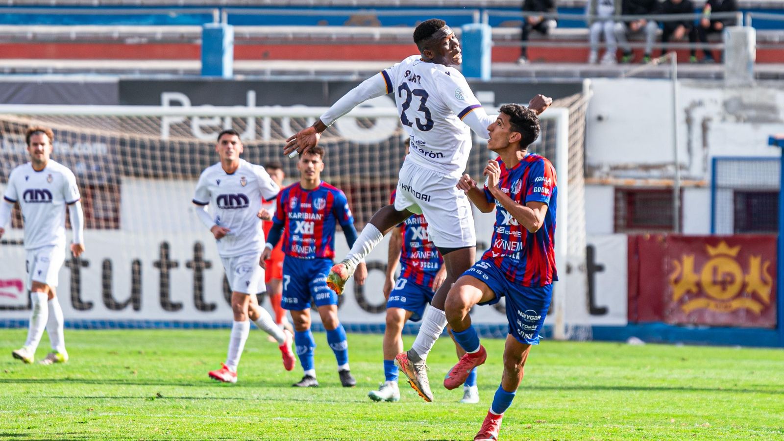 Sako, en una acción de juego aéreo.