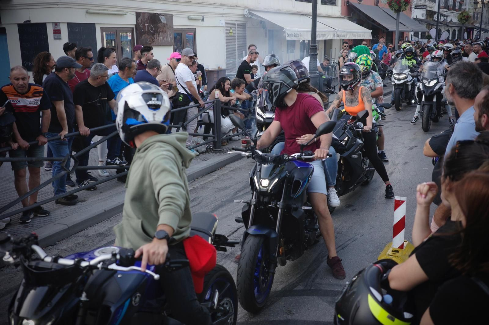 Las imágenes del sábado durante  la morotada en el Puerto de Santa María.