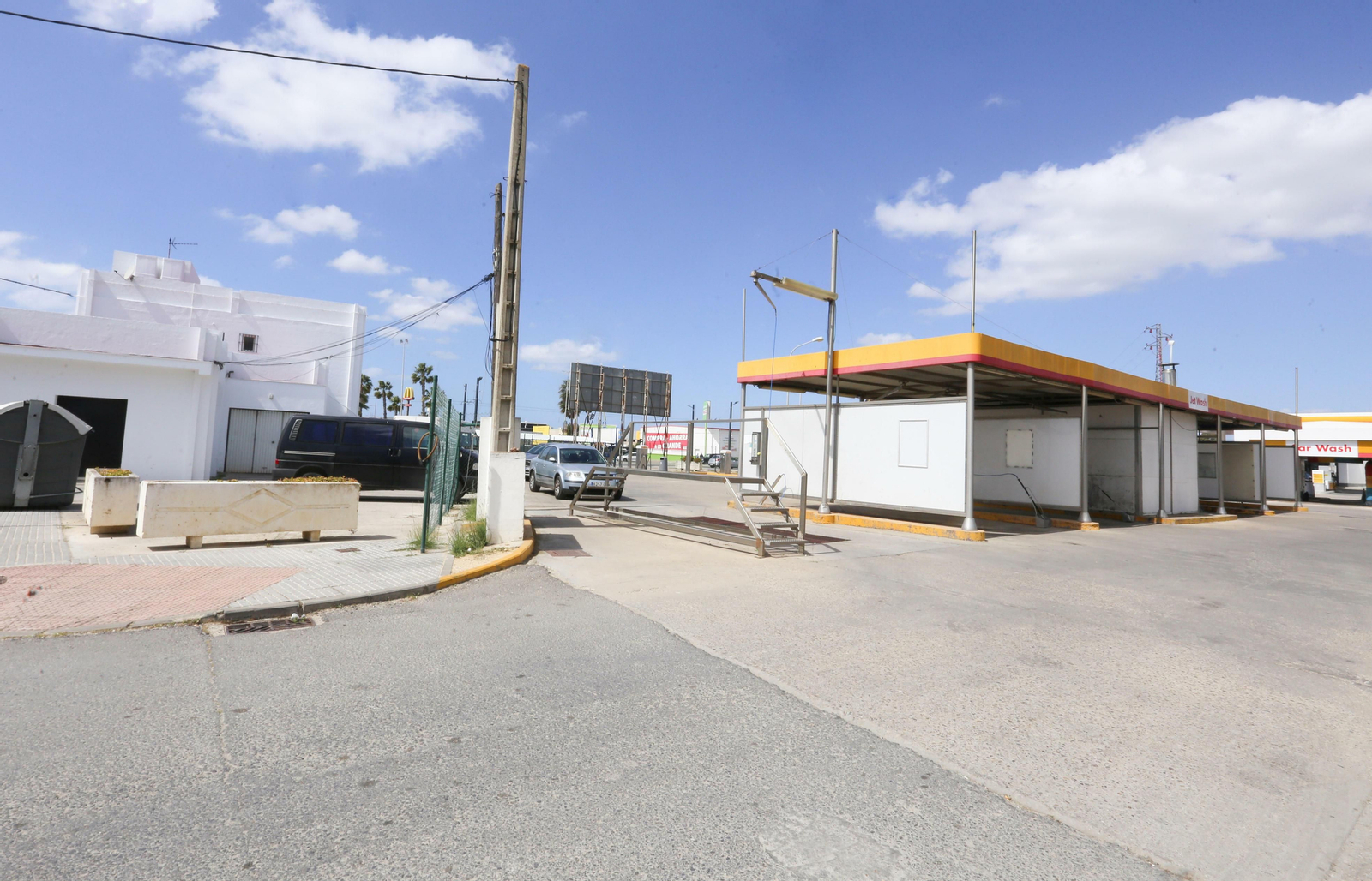 Vista de la zona, junto a la gasolinera Shell, donde se ubicará el negocio estadounidense KFC especializado en pollo frito.