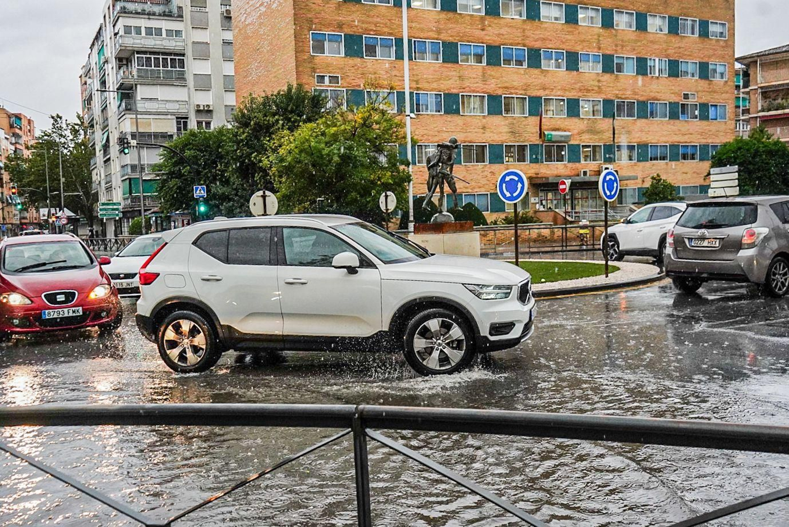 Galería | El agua toma la ciudad de Granada como consecuencia de la Dana
