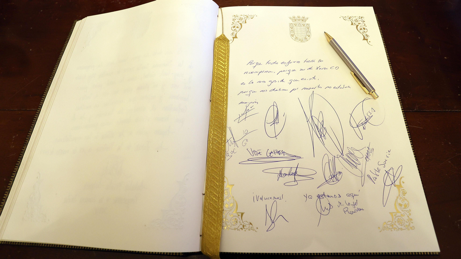 Baño de masas del Xerez CD en Jerez por su ascenso