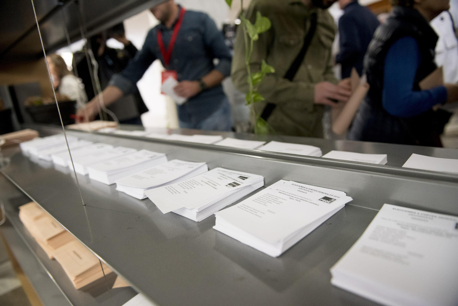 Las imágenes de la jornada de elecciones generales en Granada