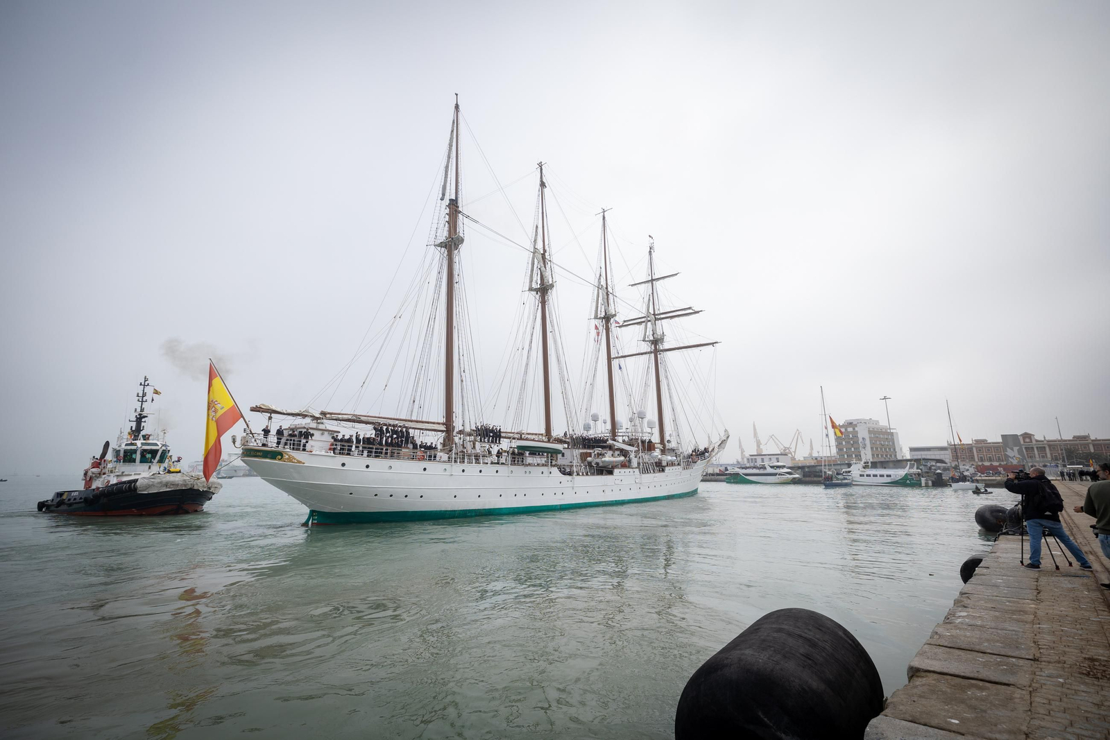 Imágenes de la despedida del 'Elcano' desde Cádiz con la Princesa Leonor como guardiamarina Imágenes de la despedida del 'Elcano' desde Cádiz con la Princesa Leonor como guardiamarina