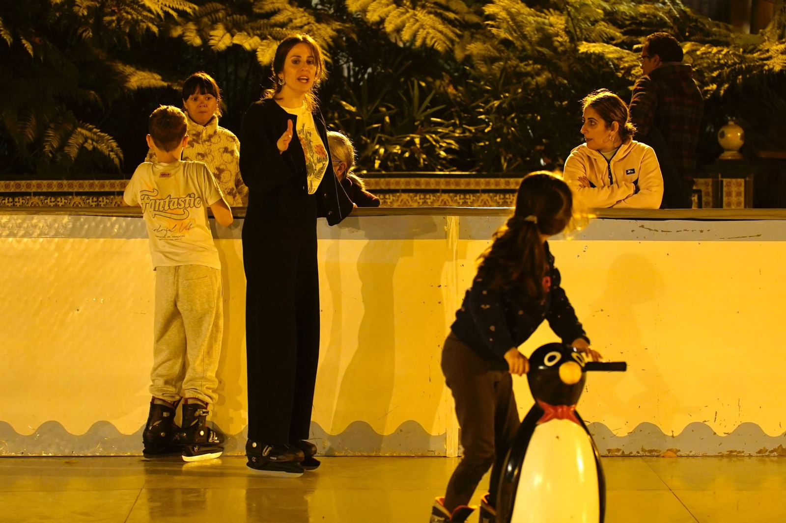 Fotos de la apertura de la pista de patinaje sobre hielo en el Parque María Cristina