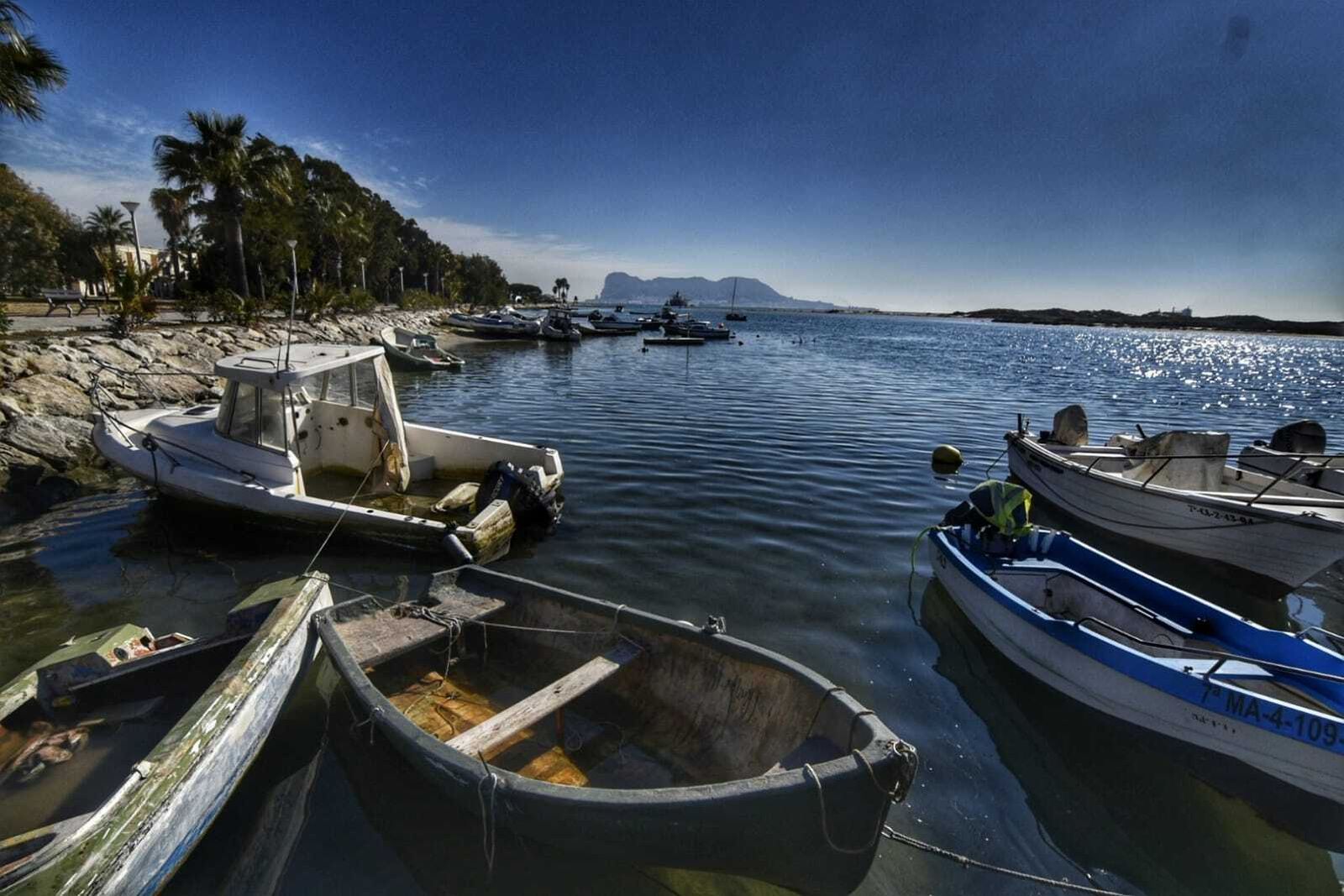 El litoral de Palmones, con Gibraltar al fondo.