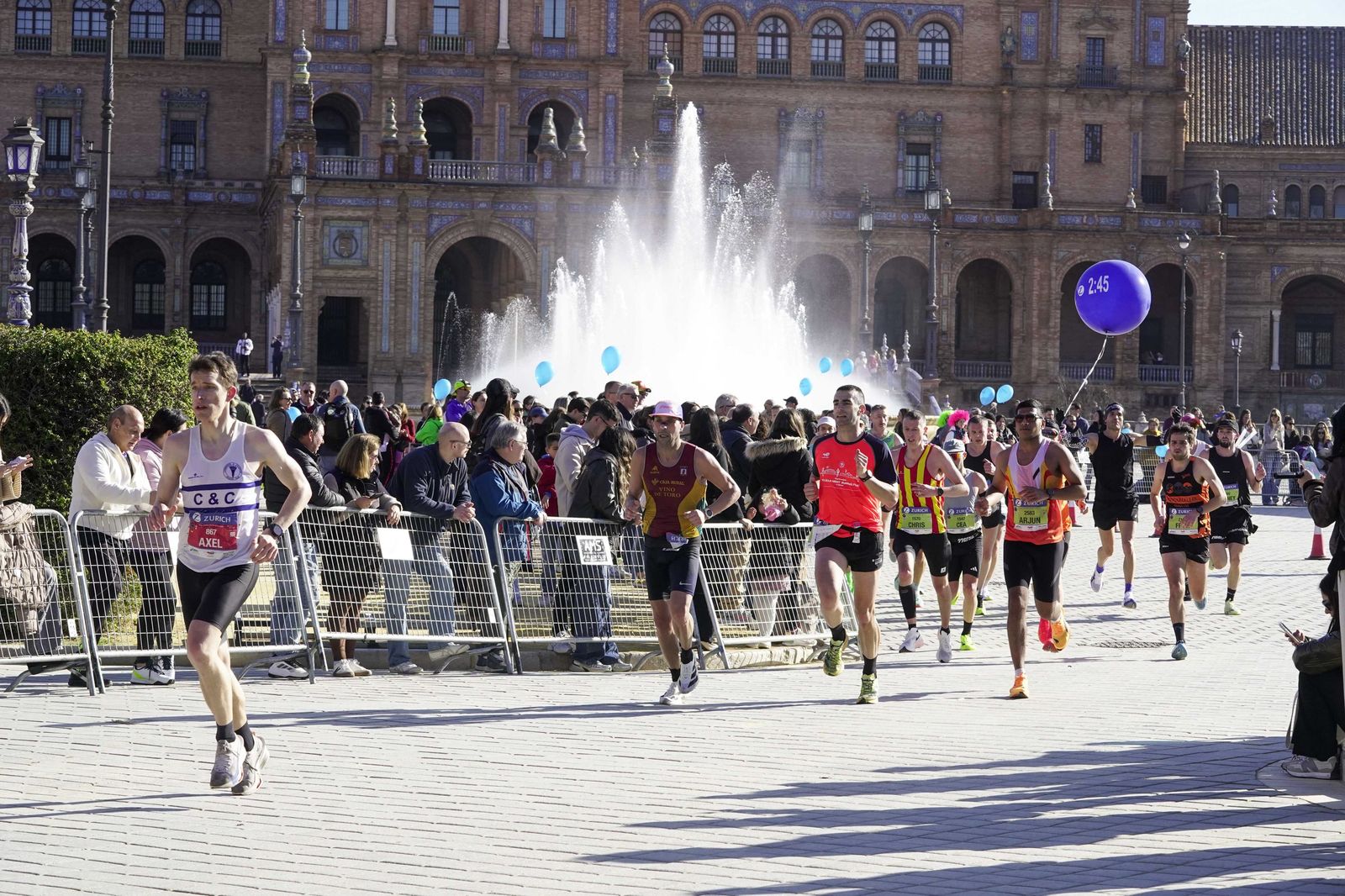 El Zúrich Maraton de Sevilla 2026 en la Plaza de España, galería 1