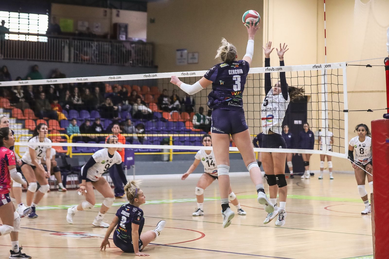 La cajista Cerchio trata de superar el bloqueo del CV Madrid Chamberí.