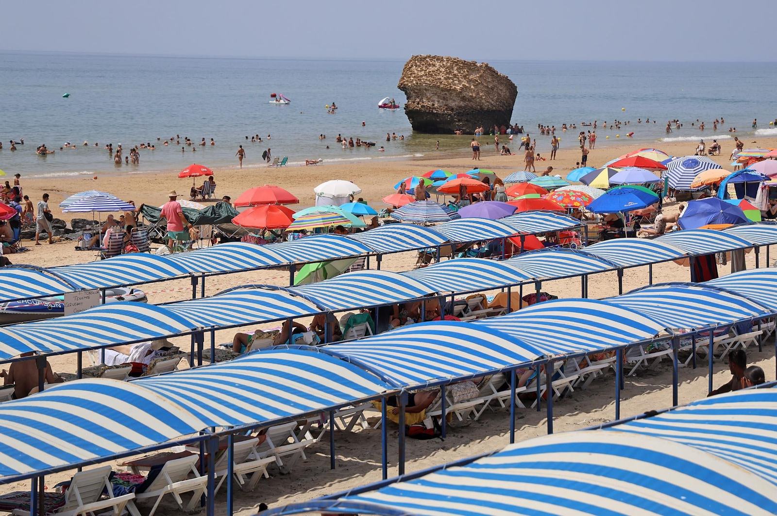 Imágenes del caluroso día en la playa de Matalascañas