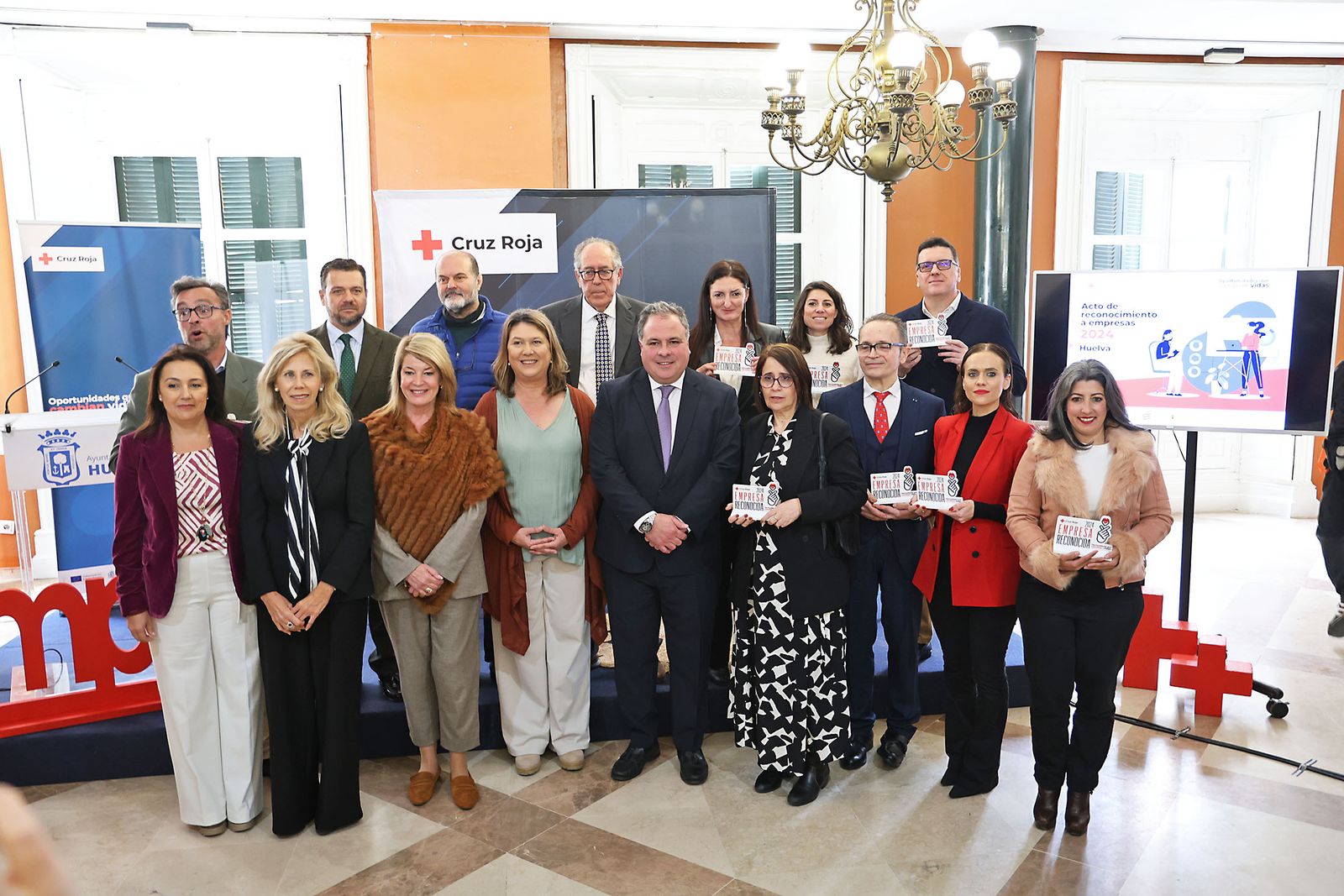 Imágenes del reconocimiento de Cruz Roja Huelva a empresas de Huelva por su compromiso con los colectivos vulnerables