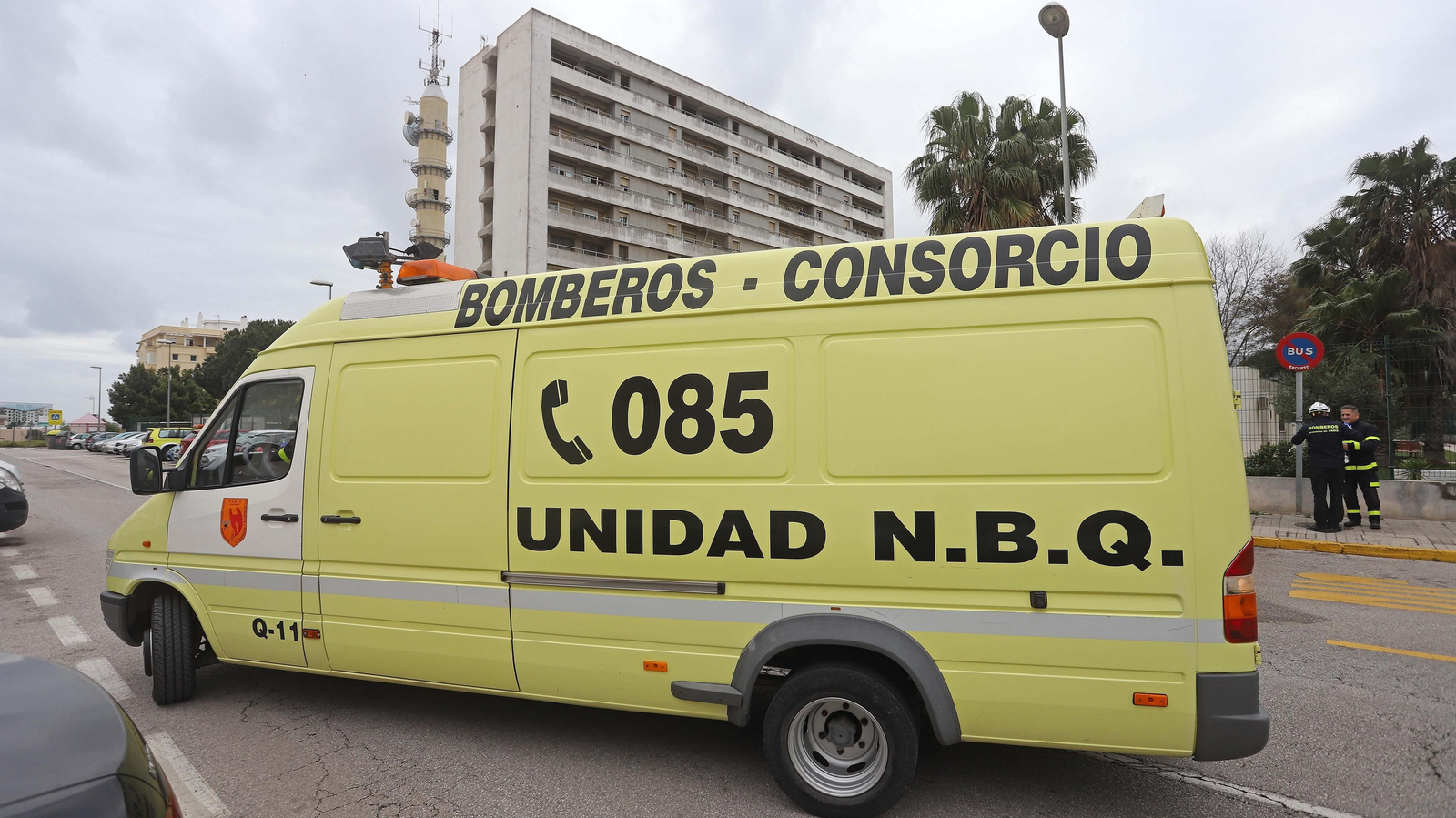 Fotos de las tareas de desinfección del Centro Residencial para Mayores de Algeciras