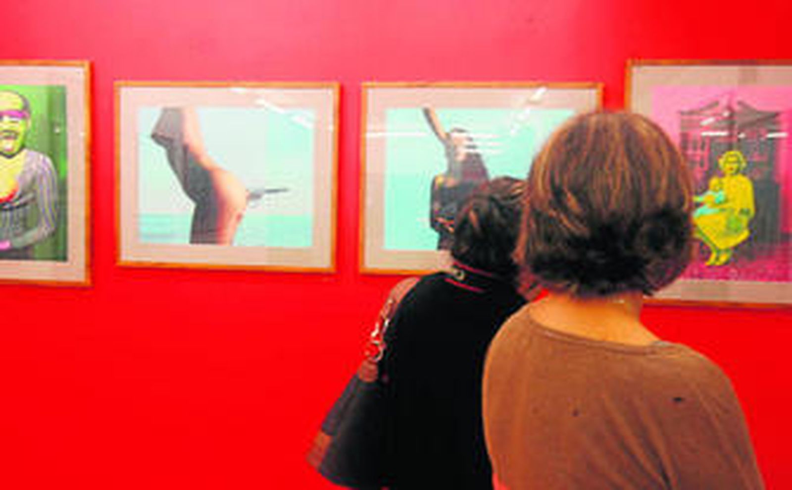 Imagen de varias de los cuadros con imágenes de Jorge Rueda en la sede de la UFCA.