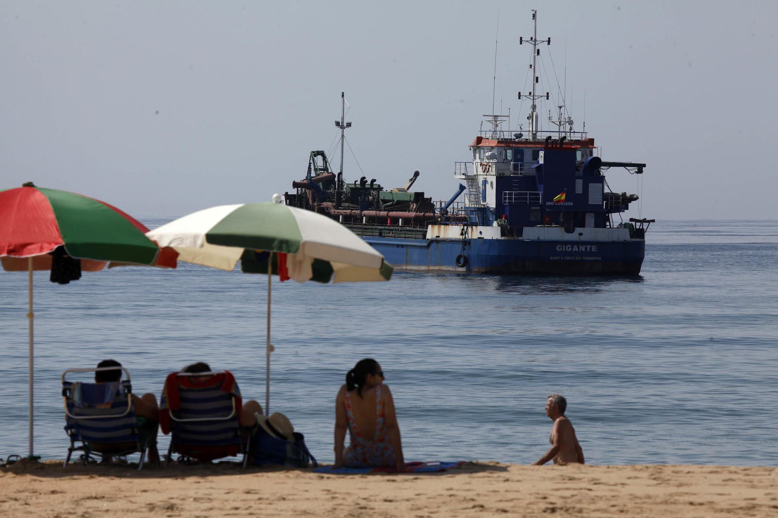 Las imágenes de la recuperación de la playa de La Antilla