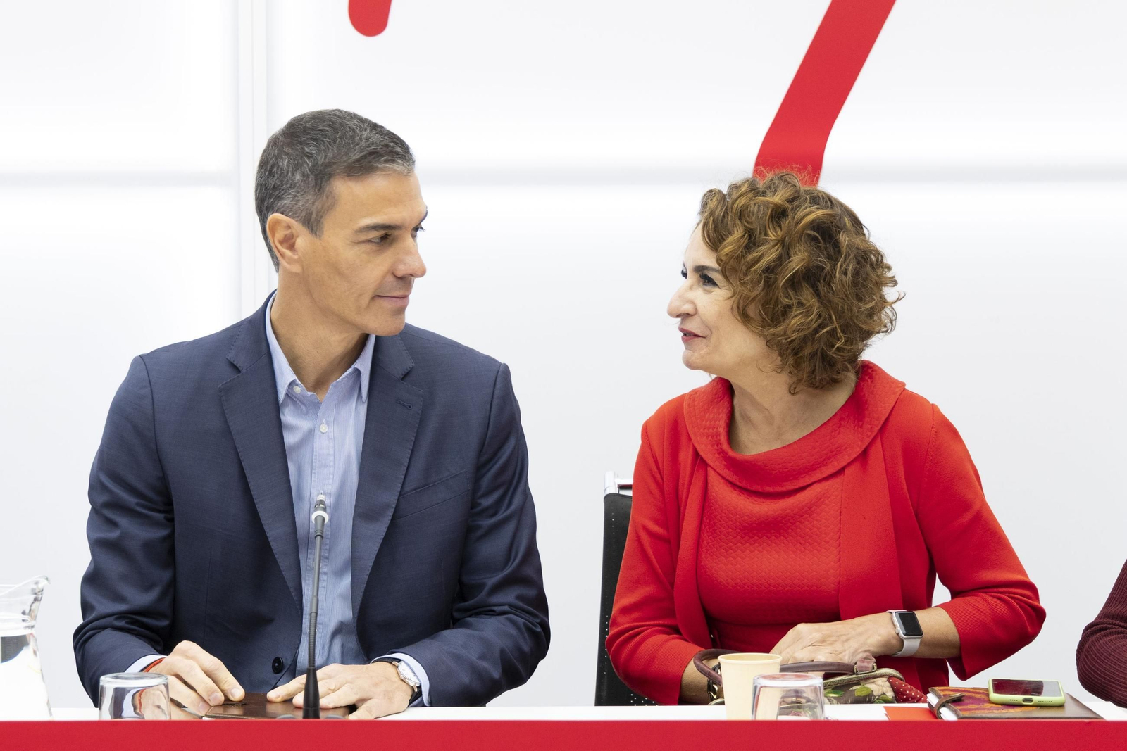 El presidente del Gobierno, Pedro Sánchez, y la vicepresidenta María Jesús Montero, este lunes en la Ejecutiva del PSOE.