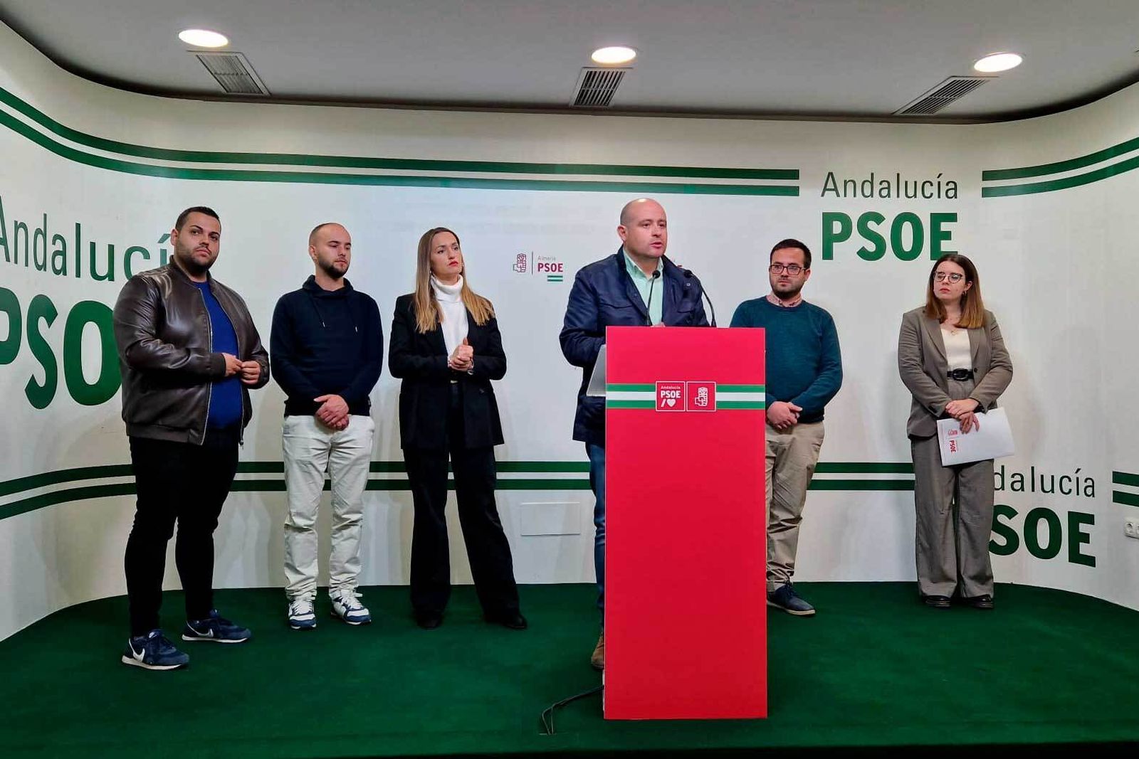 El PSOE destaca que el Gobierno invierte en becas este año 1.000 millones más que con Rajoy
